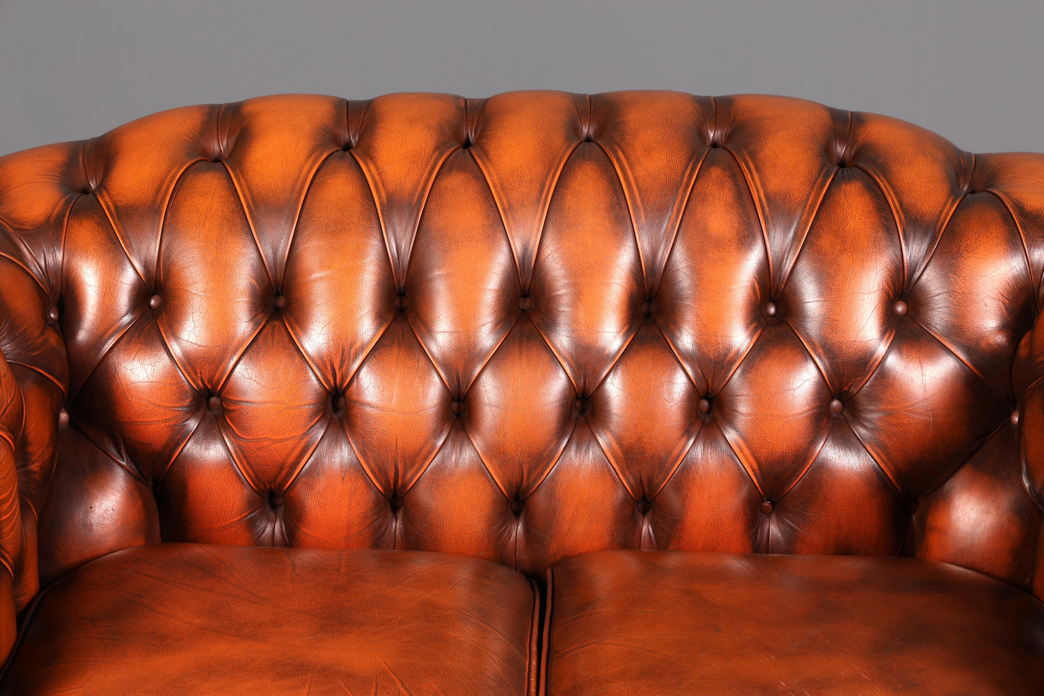 Stilvolles Original Chesterfield Sofa 2-Sitzer Couch Echt Leder Englisch Polstersofa