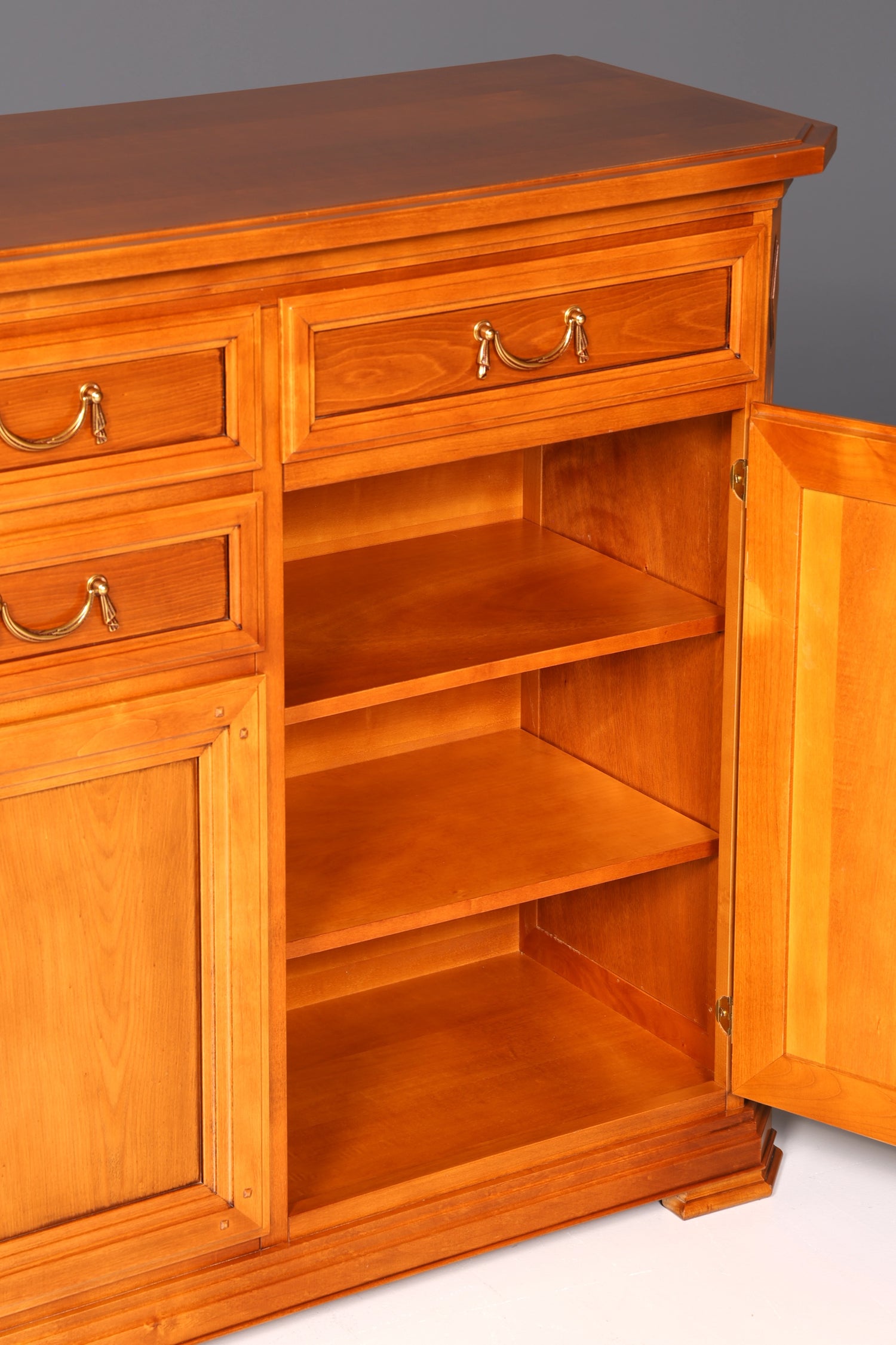 Traumhaftes Original Selva XXL Sideboard Antik Stil Villa Borghese Schrank Kommode Buffet