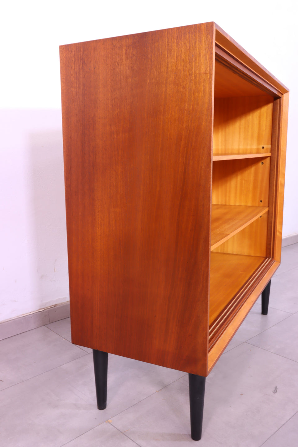 Schlichtes Mid Century Nussbaum Regal Progeno Vintage Kommode Bücherregal