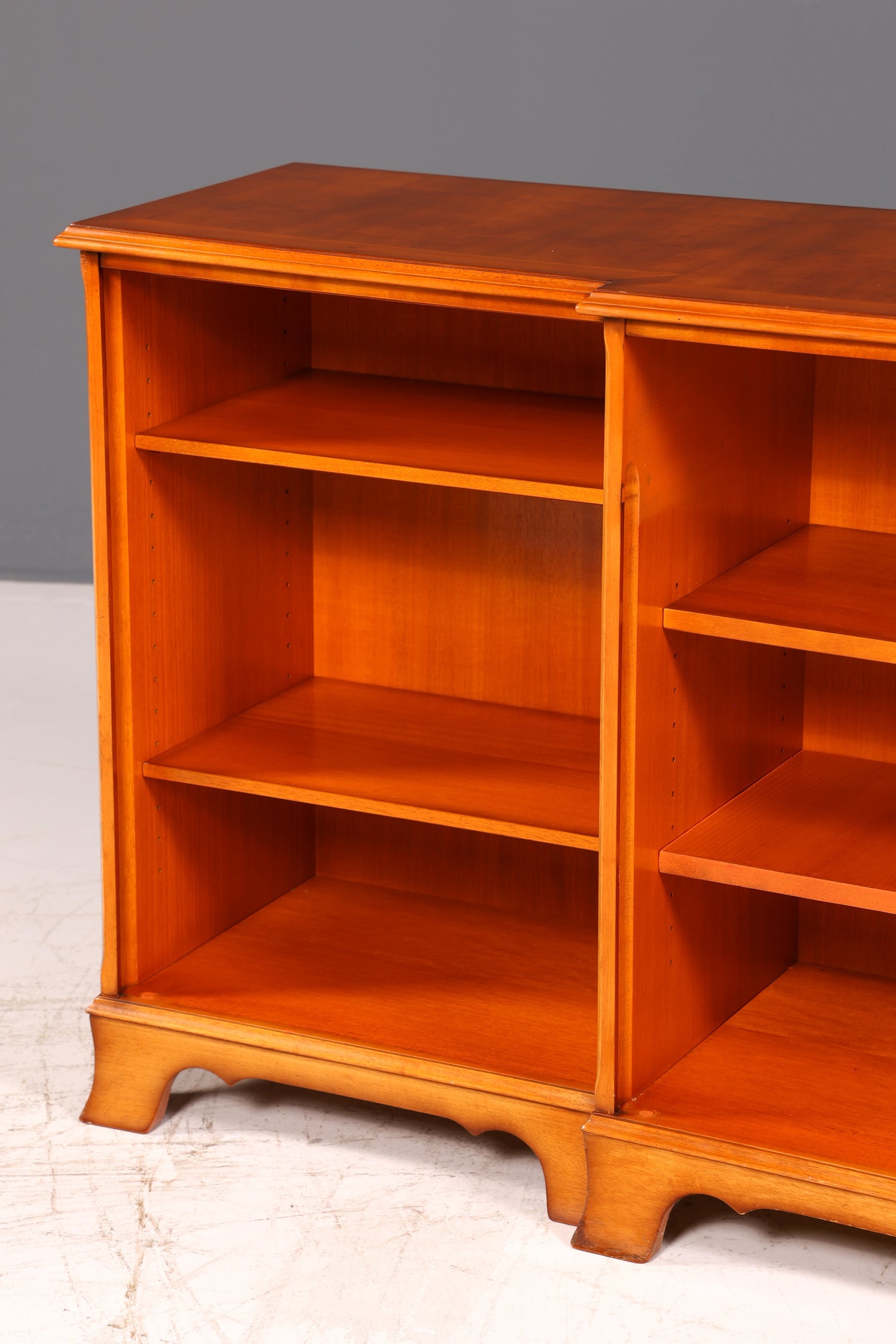 Wunderschönes Englisches XXL Bücherregal Eibe Antik Sideboard Regal Bookshelf Buchablage Vintage