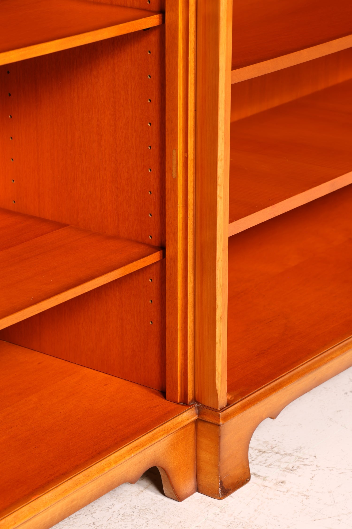 Wunderschönes Englisches XXL Bücherregal Eibe Antik Sideboard Regal Bookshelf Buchablage Vintage