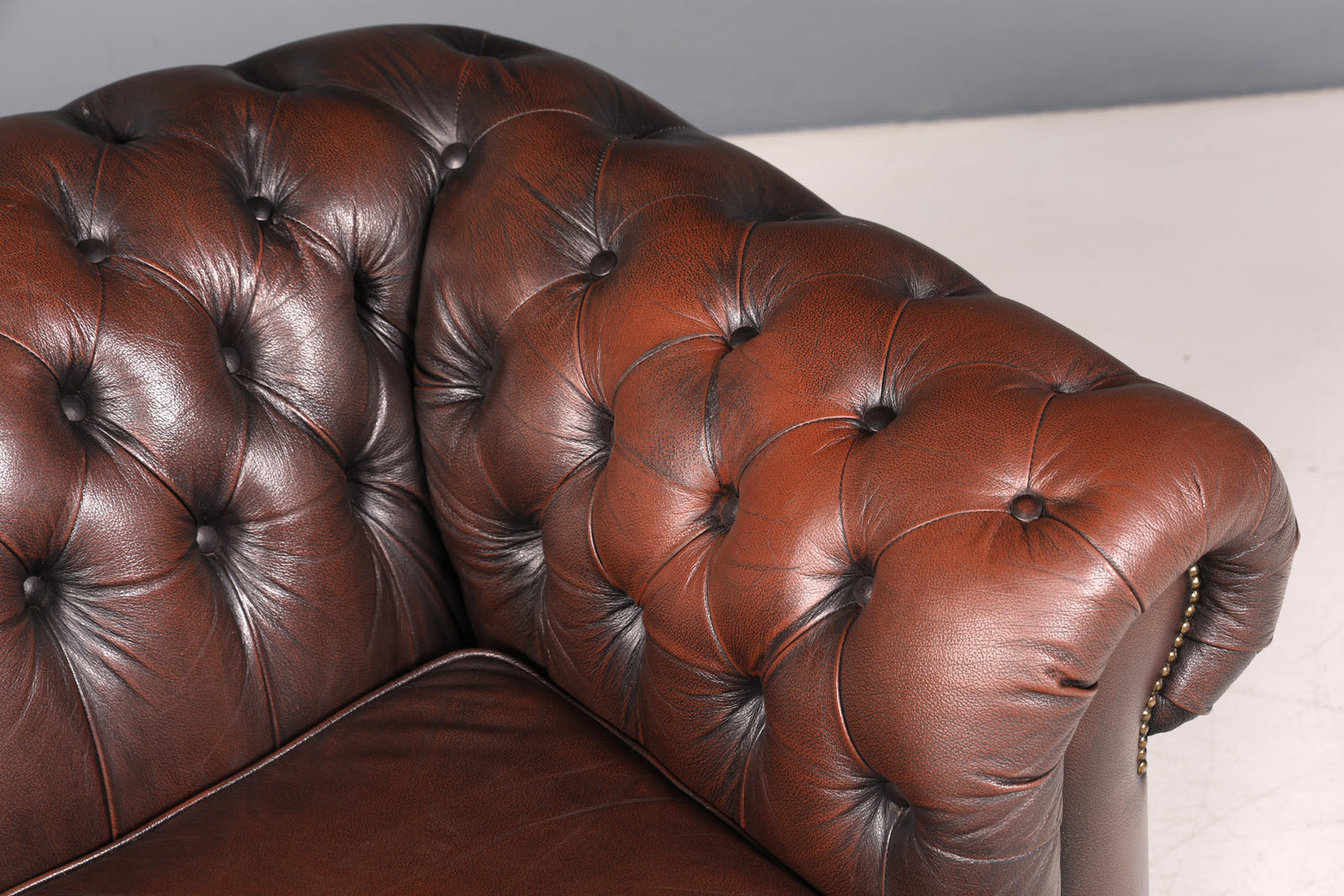 Wunderschönes Original Chesterfield 2er Sofa Englisch Leder 2- Sitzer Couch