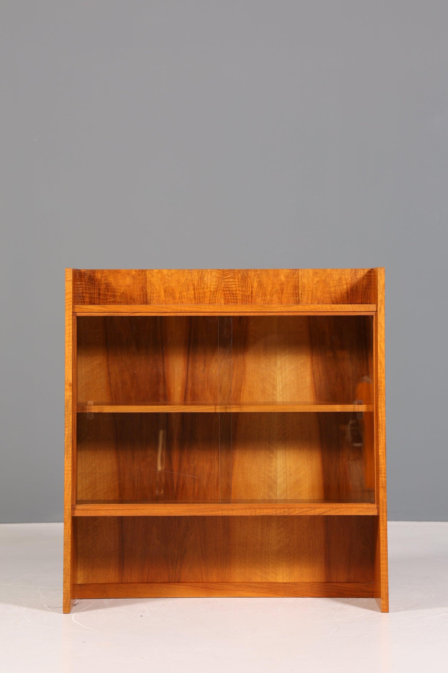 Wunderschöne Mid Century Vitrine Vintage Bücherregal Stand Regal