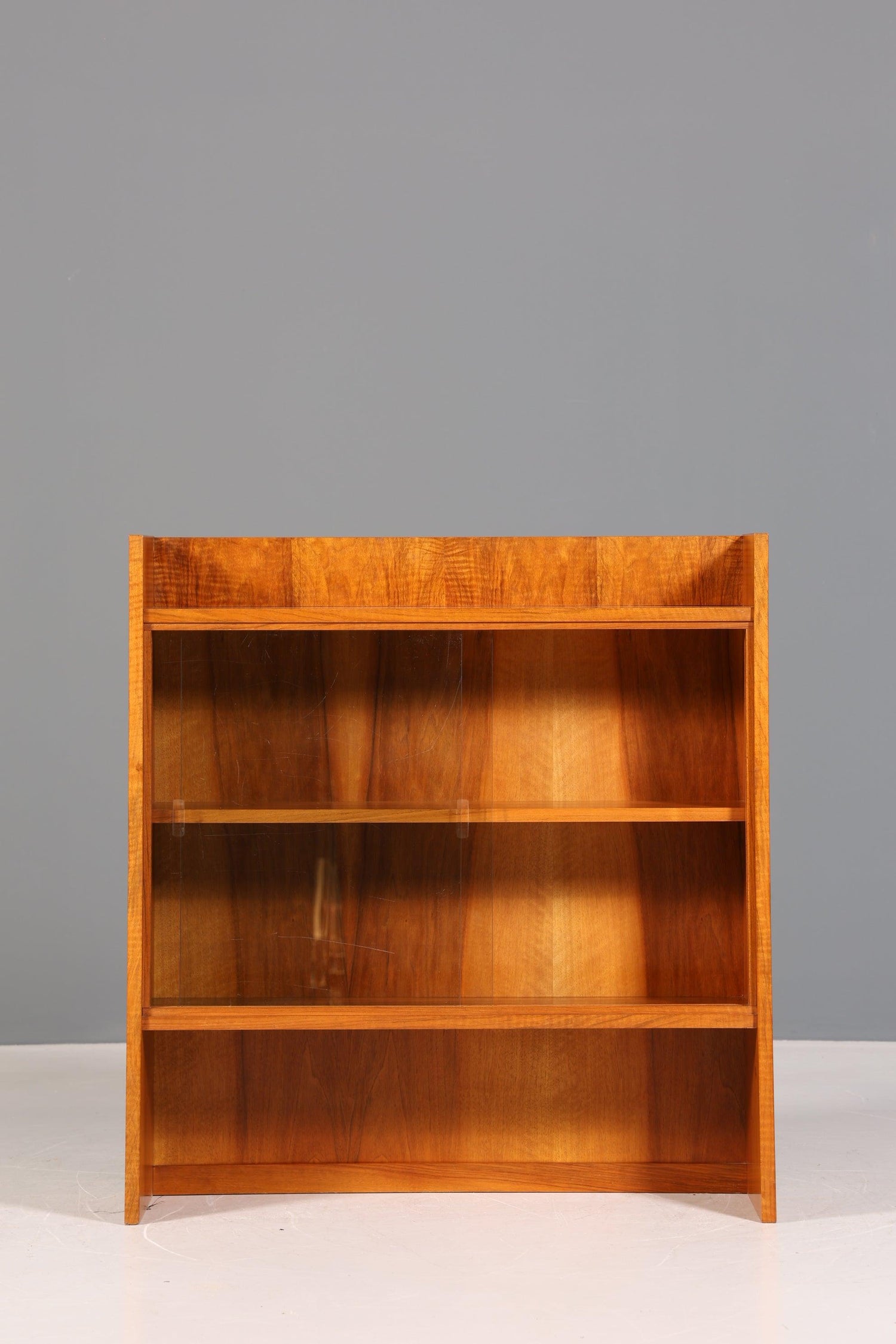 Wunderschöne Mid Century Vitrine Vintage Bücherregal Stand Regal