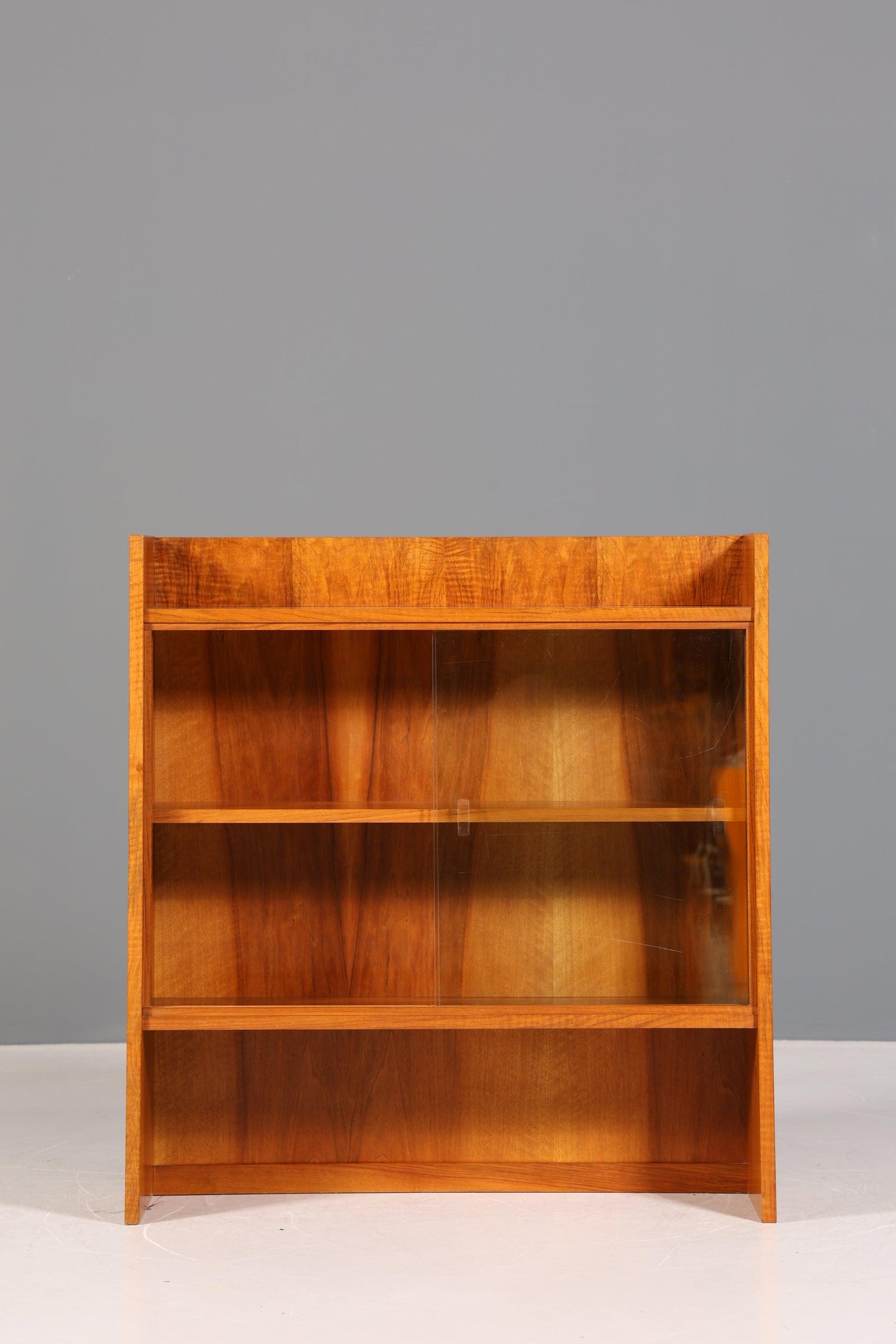 Wunderschöne Mid Century Vitrine Vintage Bücherregal Stand Regal