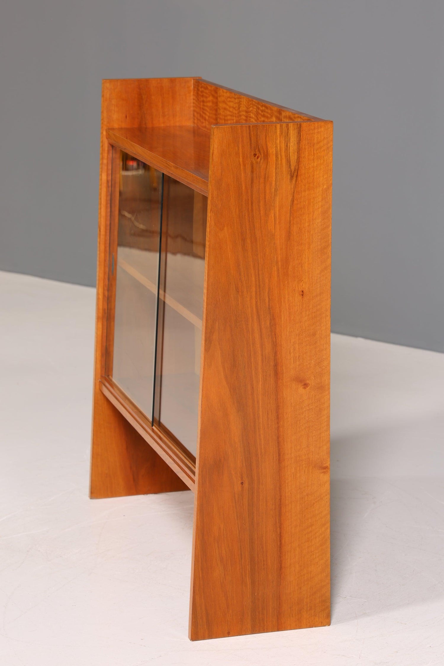 Wunderschöne Mid Century Vitrine Vintage Bücherregal Stand Regal