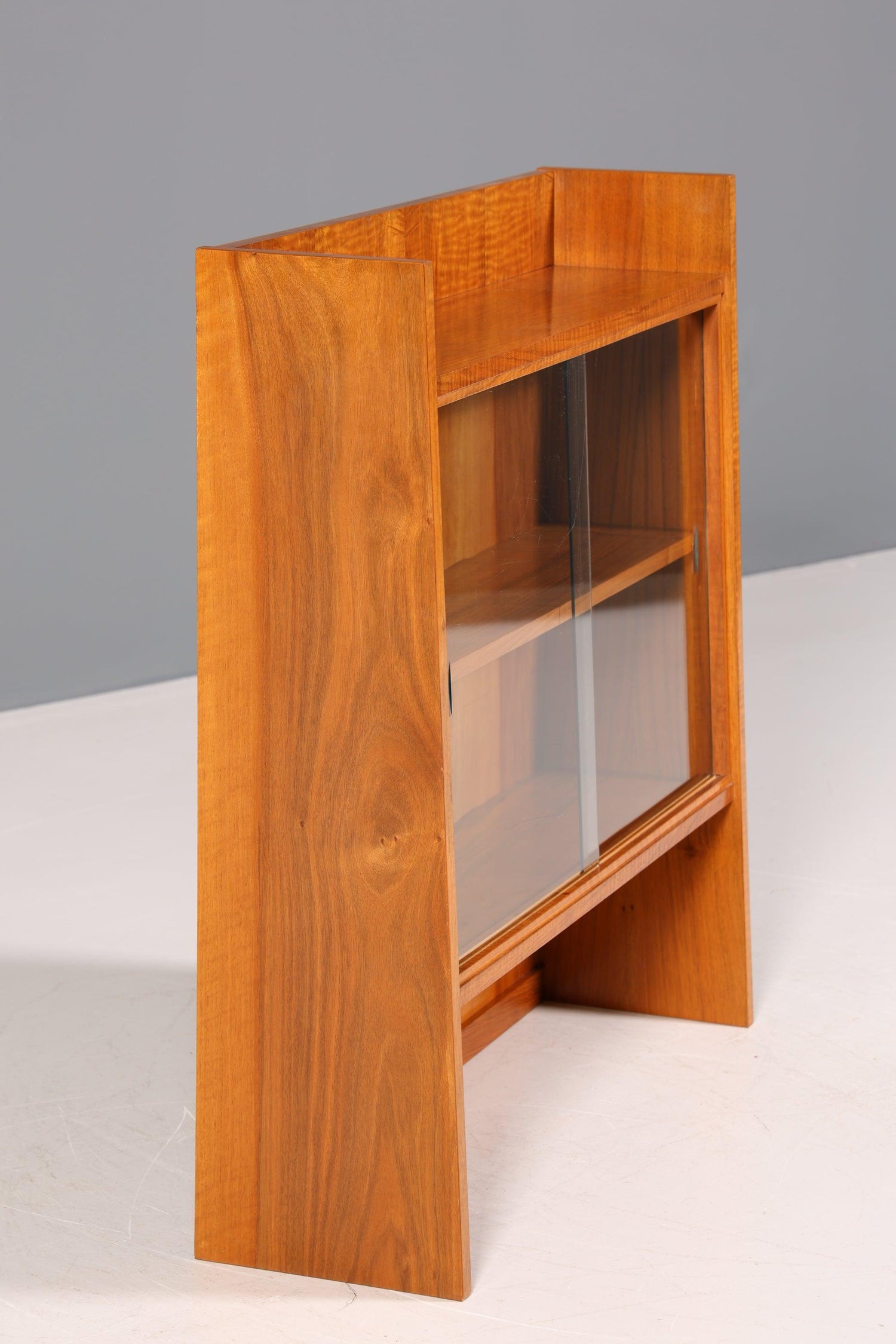 Wunderschöne Mid Century Vitrine Vintage Bücherregal Stand Regal