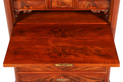 Hauptstadt Möblerei Louis Philippe Sekretär aus massivem Holz mit ausgeklappter Schreibfläche und feiner Maserung