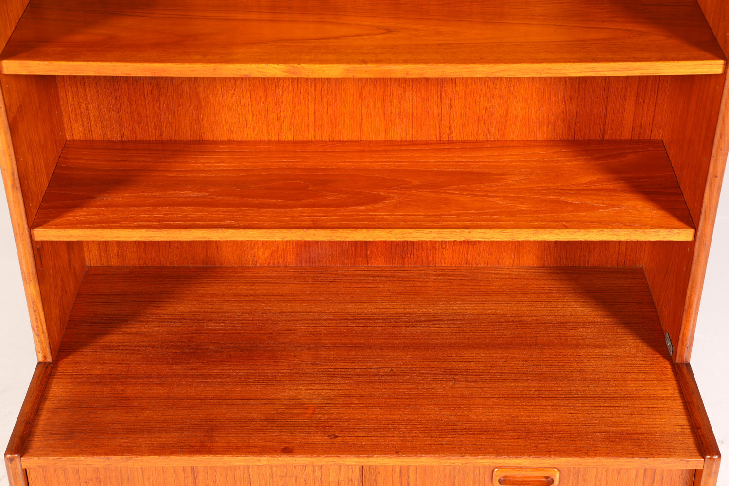 Traumhaftes Mid Century Regal Vintage Teak Holz Schrank Bücherregal Kommode