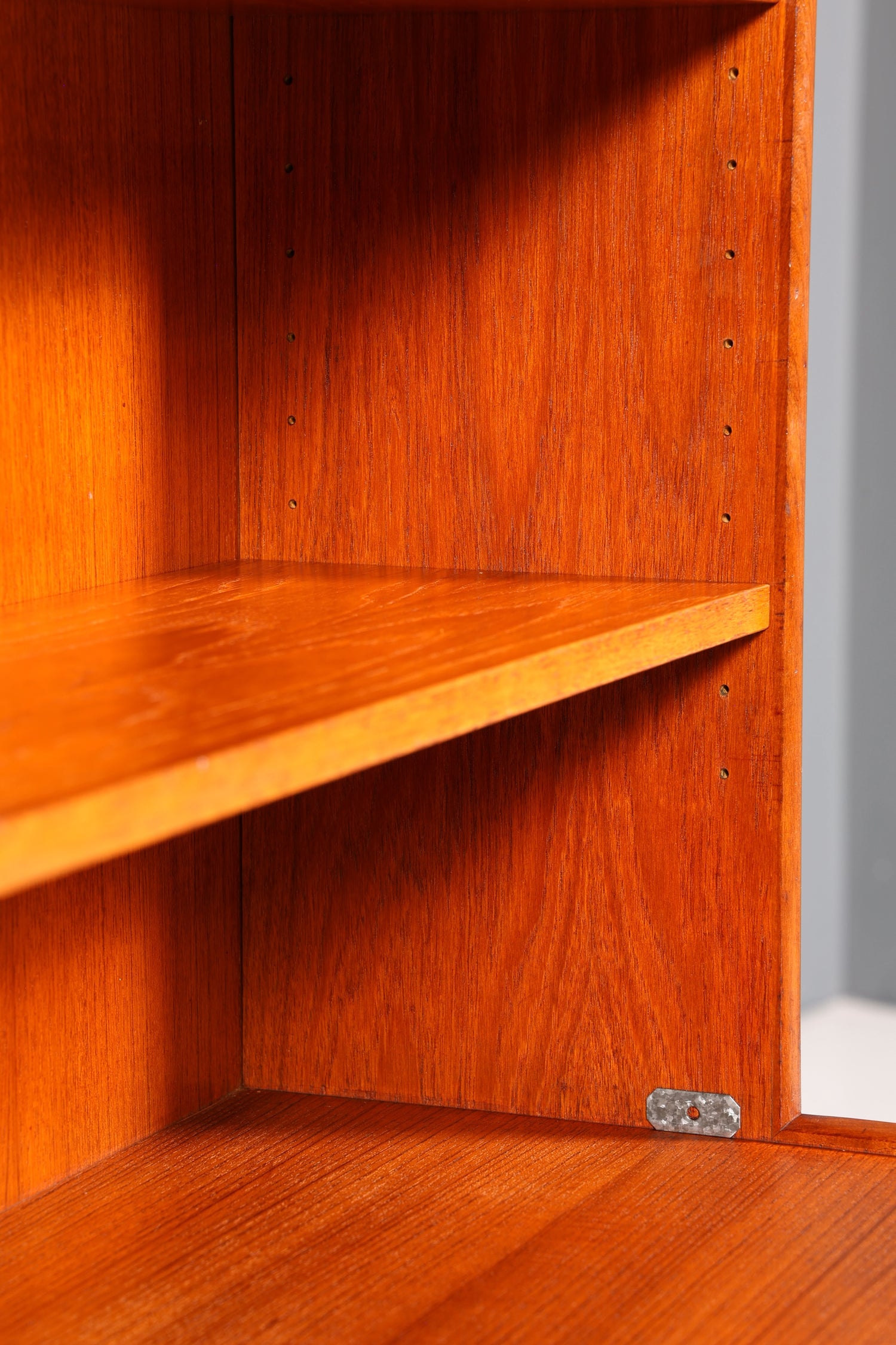 Traumhaftes Mid Century Regal Vintage Teak Holz Schrank Bücherregal Kommode