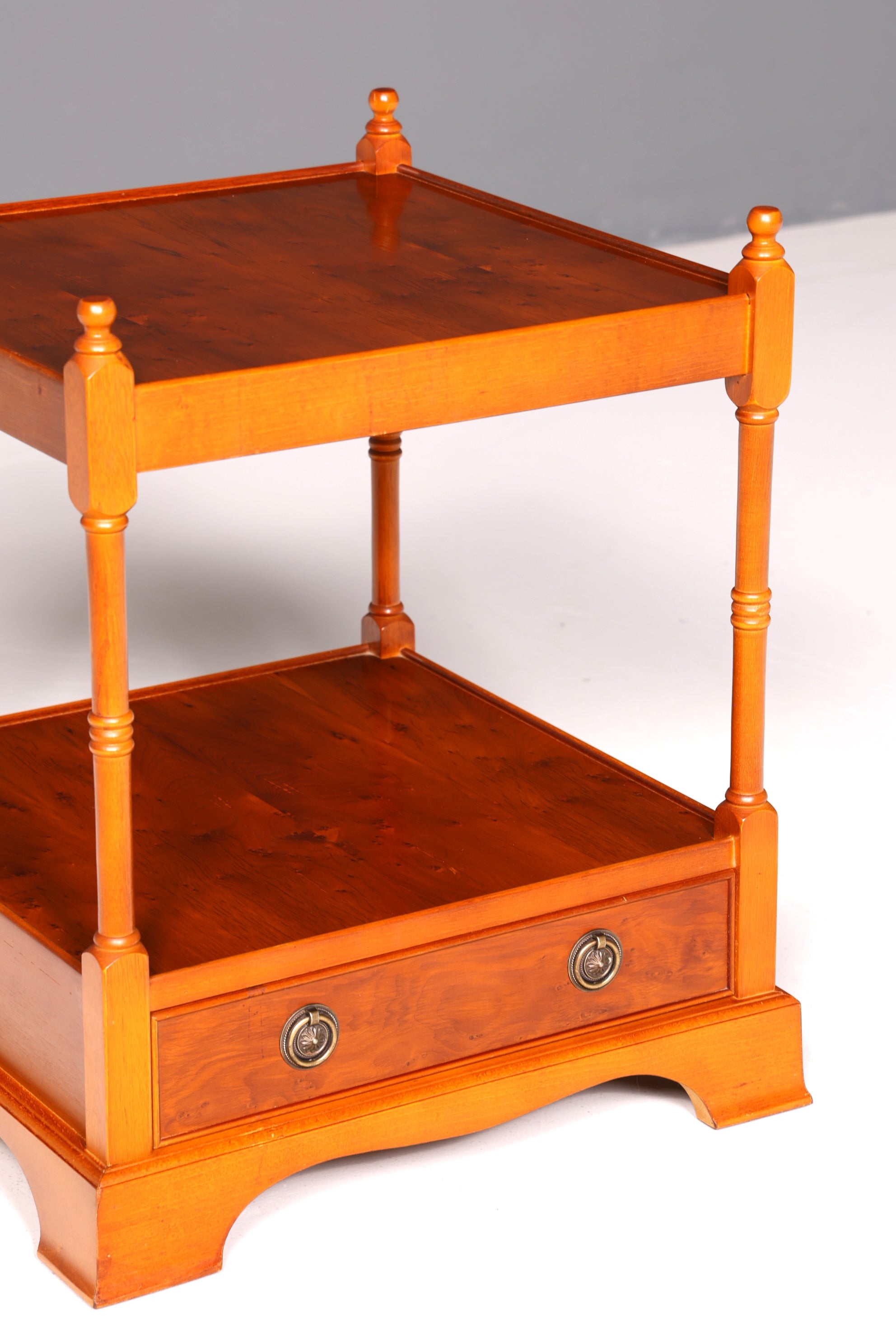 Traumhafter Englischer Antik Couchtisch Beistelltisch Regency Stil Ablagetisch Massivholz