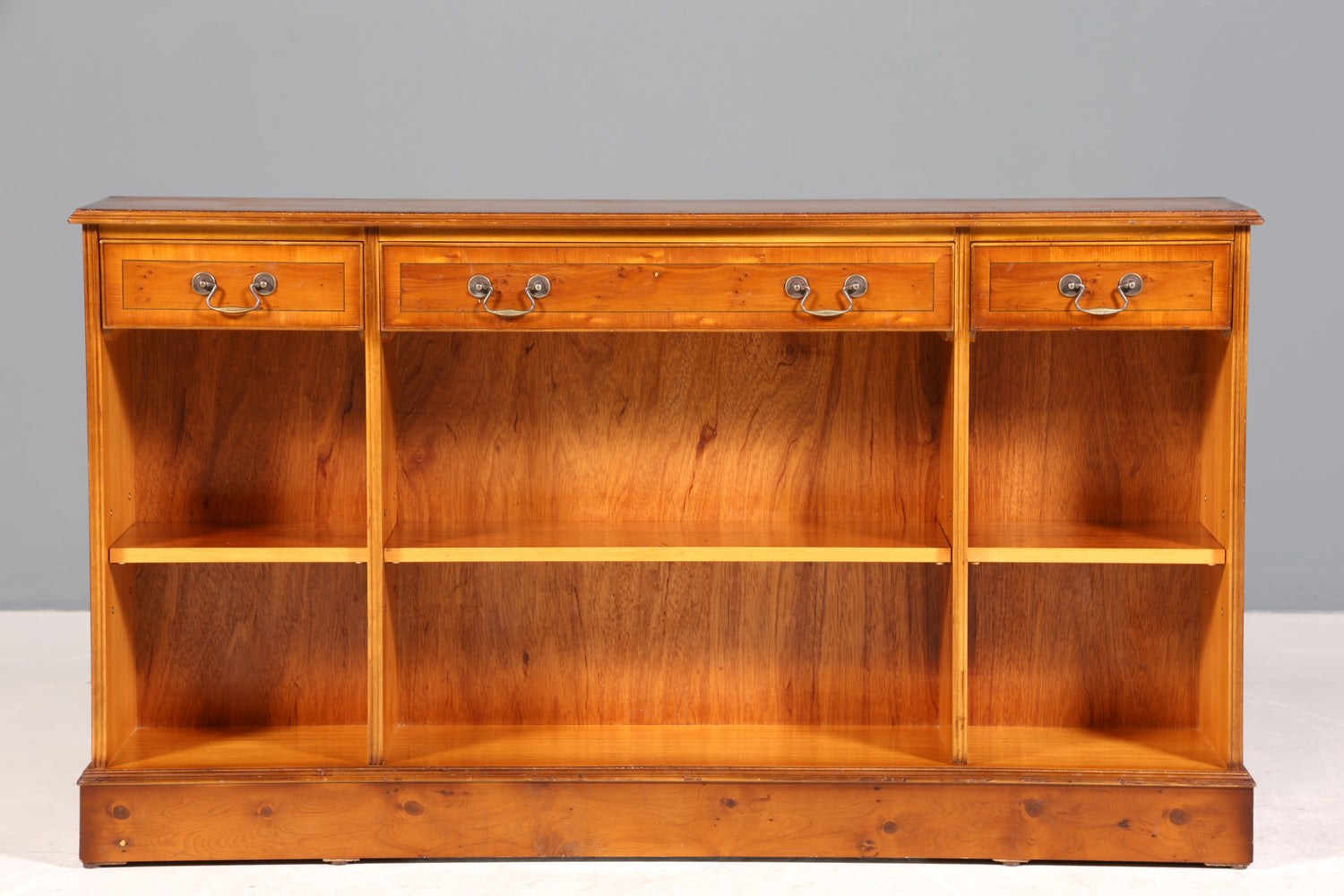 Wunderschönes Englisches Sideboard Schrank Antik Stil Eibe Bücherregal Kommode Regal