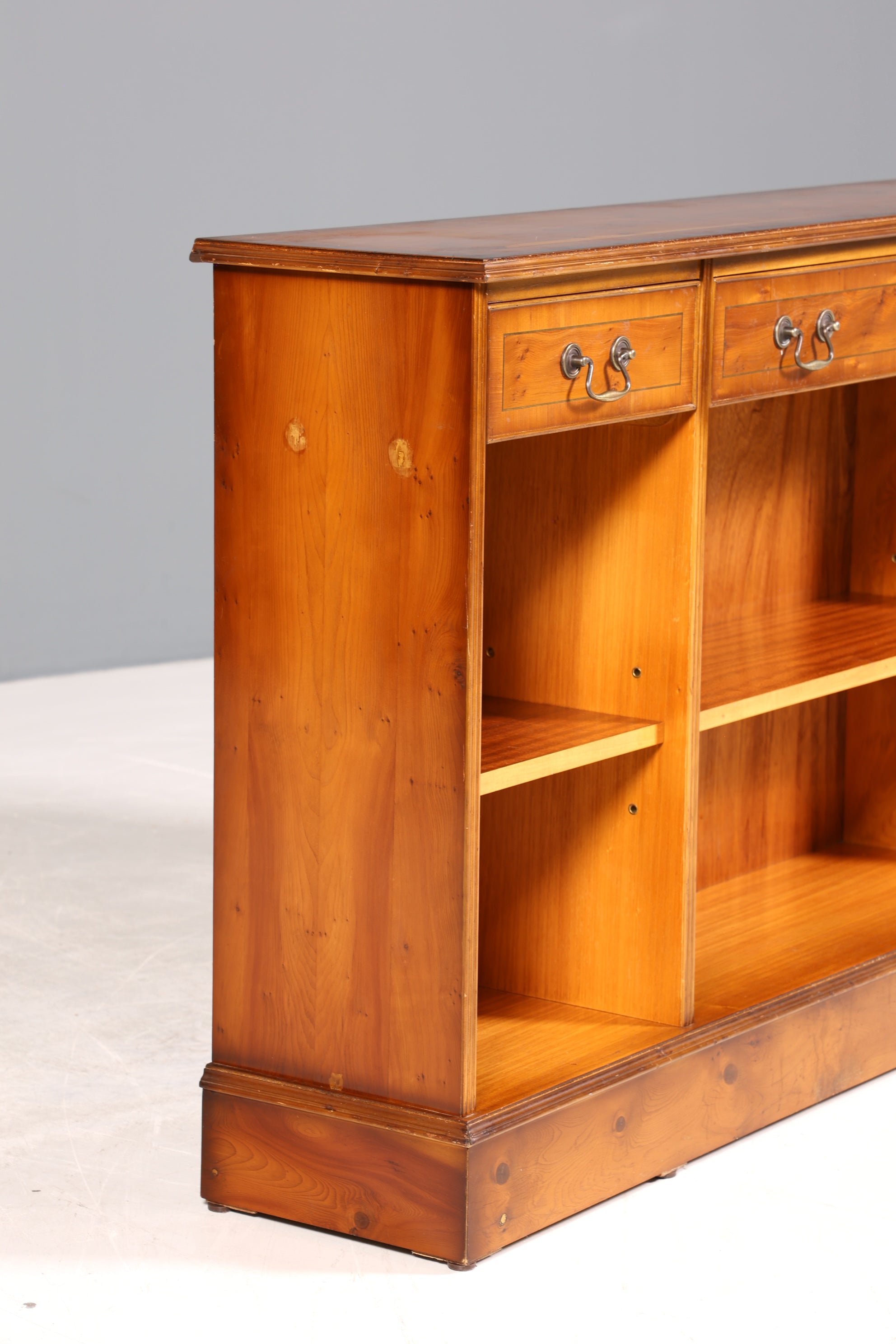 Wunderschönes Englisches Sideboard Schrank Antik Stil Eibe Bücherregal Kommode Regal