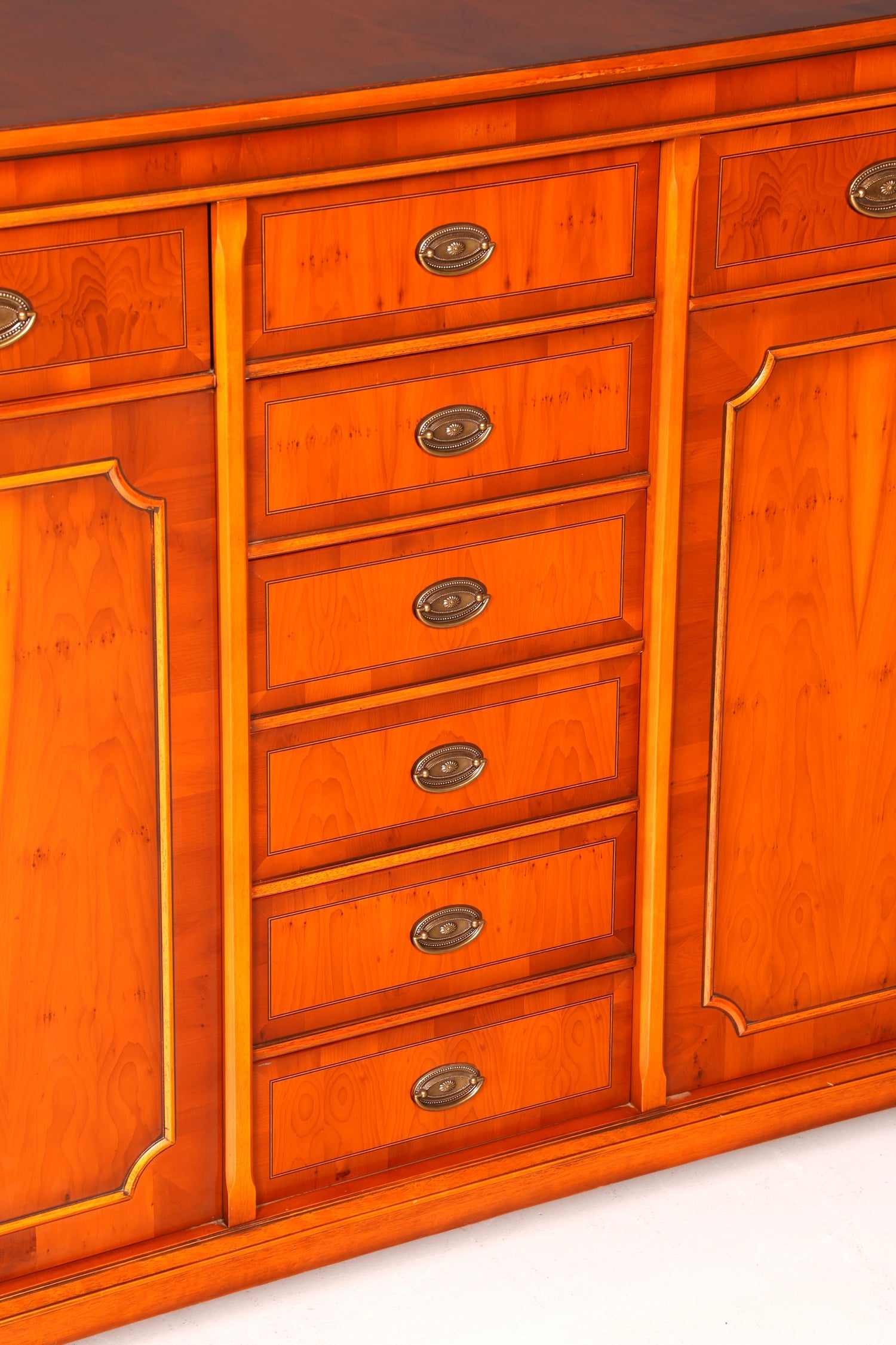 Traumhafter Original Heldense Schrank Englische Eibe Sideboard Echt Holz Antik 60s