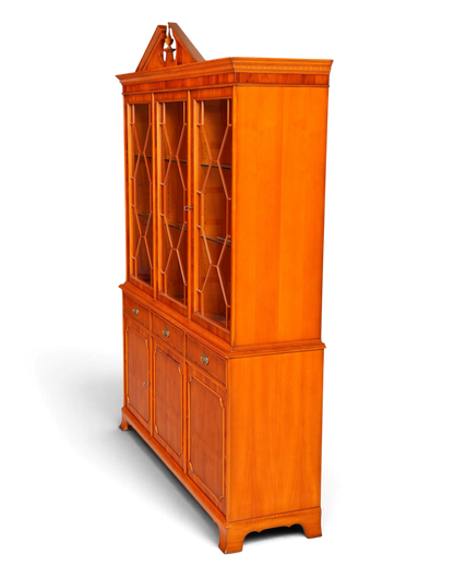 Hauptstadt Möblerei Heldense Vitrine aus englischer Eibe mit Glasfront und Buffet-Unterschrank im Vintage-Stil