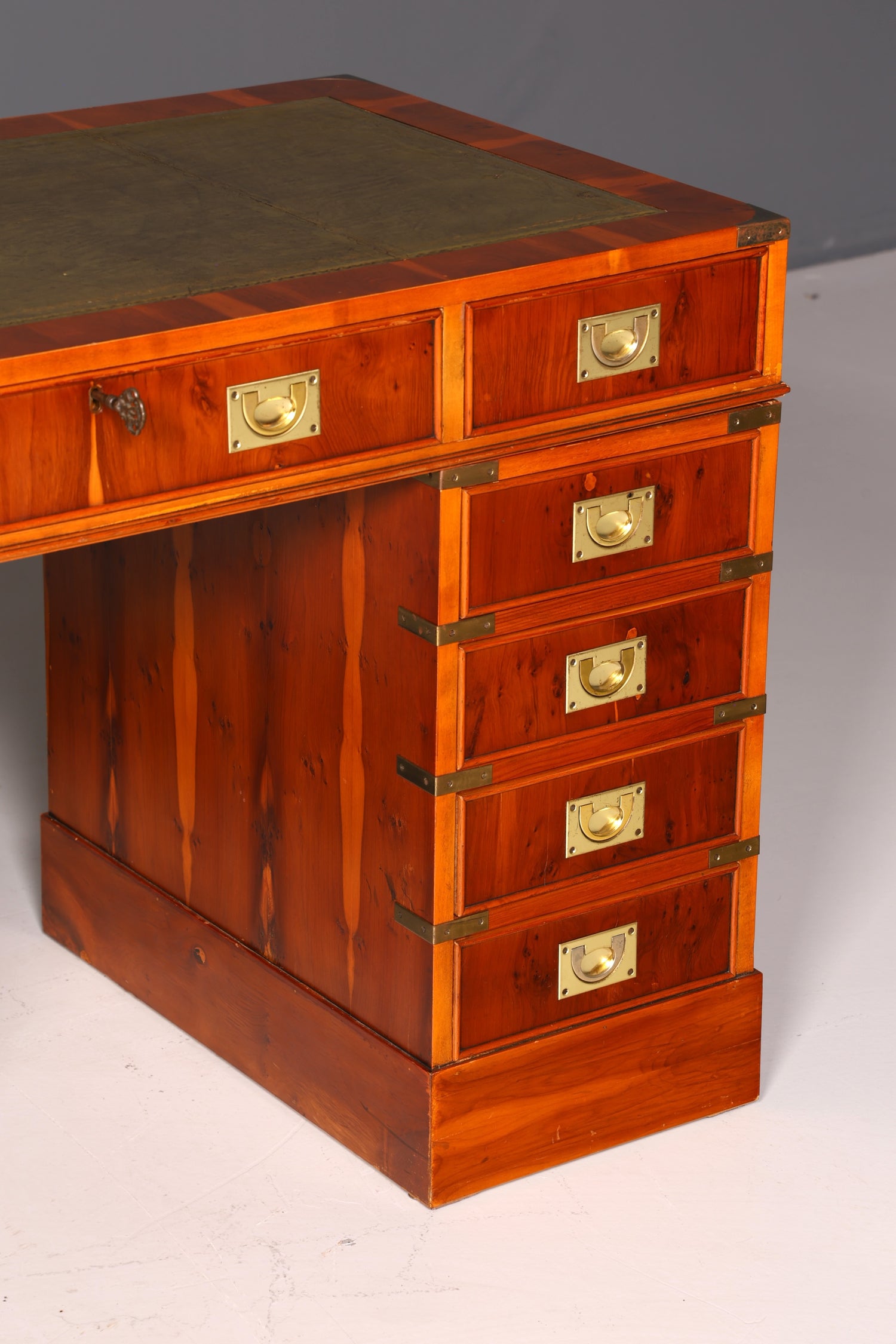 Edler Maritimer Schreibtisch Englischer Military Chest Bürotisch Office Table Echt Lederauflage Antik Vintage