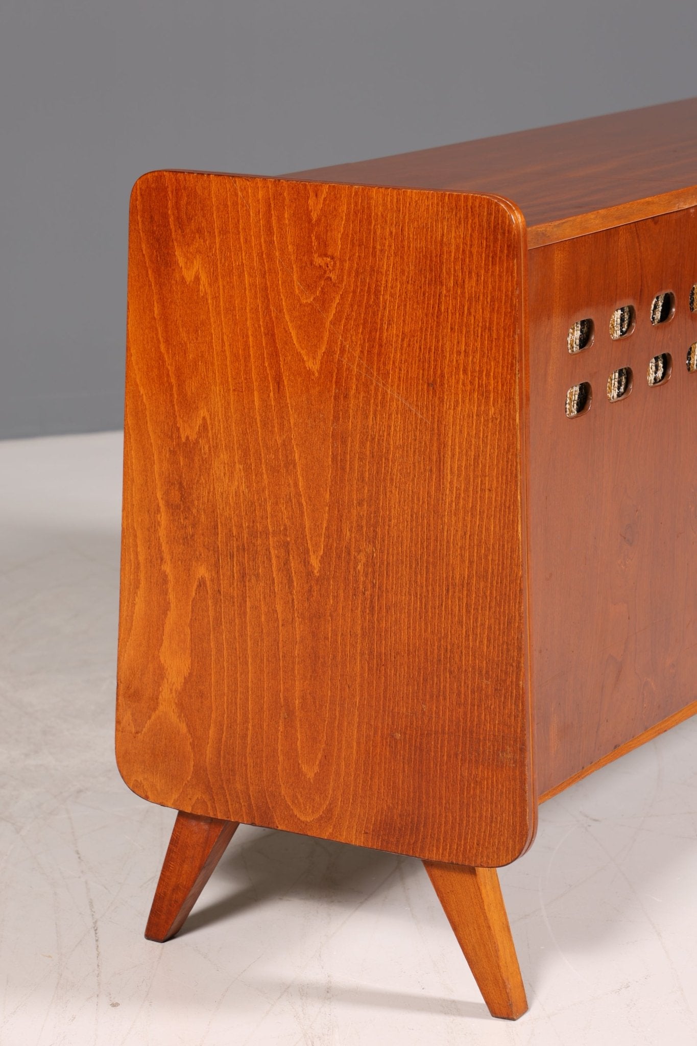 Edls Mid Century Wäschekorb  František Jirák für Tatra Nabytok Sideboard Klappschrank
