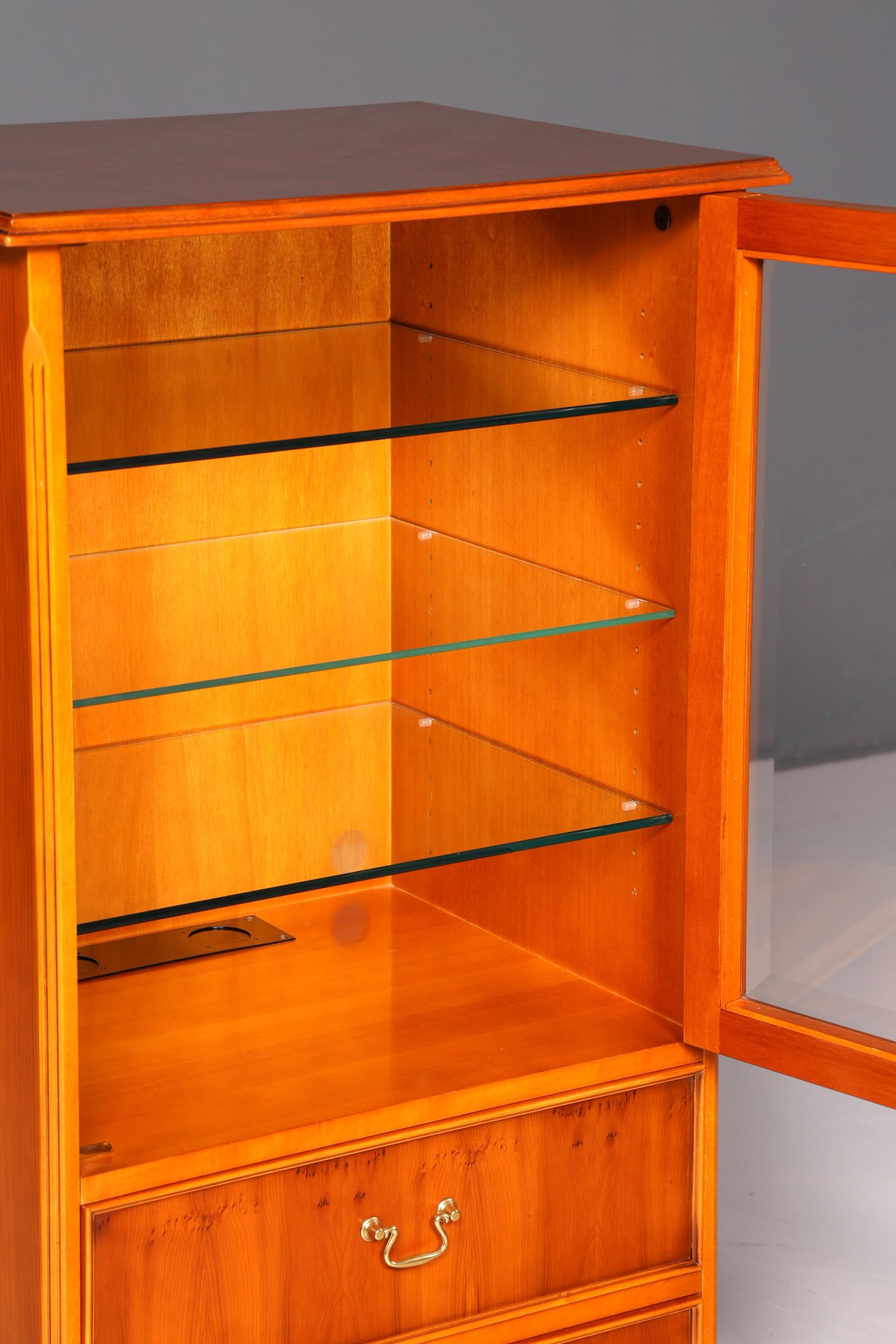 Wunderschöne Englische Vitrine Eibe Antik Stil Glasvitrine Schrank