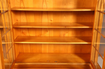 Stilvoller Französischer Vtirinenschrank Grange Stil Antik Stil Vitrine Kirschbaum Bücherschrank 60s Anrichte Landhaus