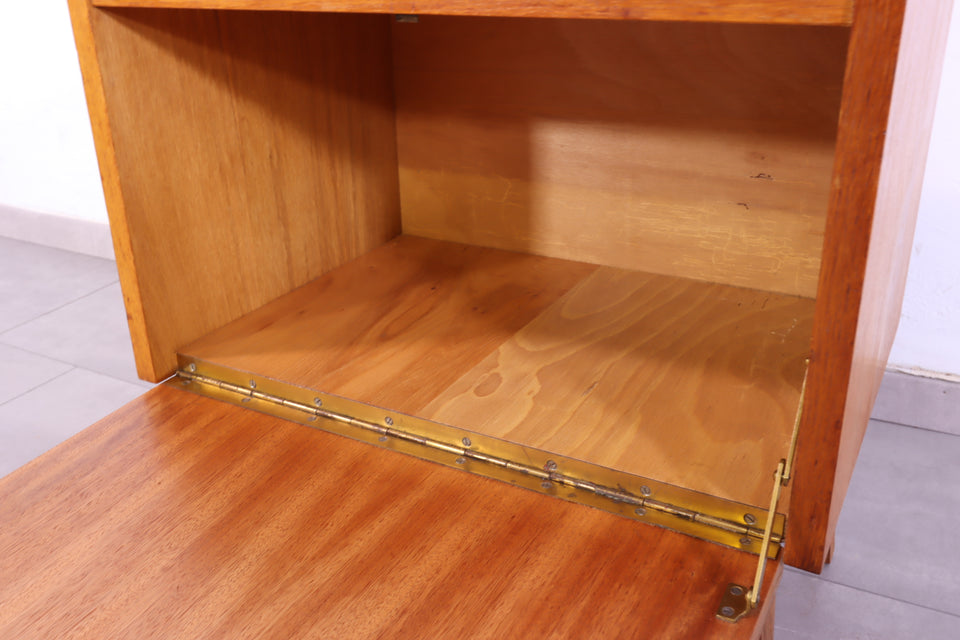 Schlichter Mid Century Nachttisch Vintage Kommode 2 von 2