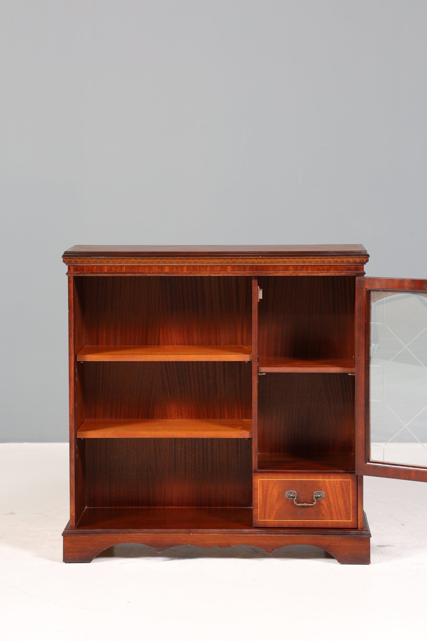Wunderschönes Englisches Bücherregal Antik Regal Bookshelf englisch Buchablage 60s Vitrine
