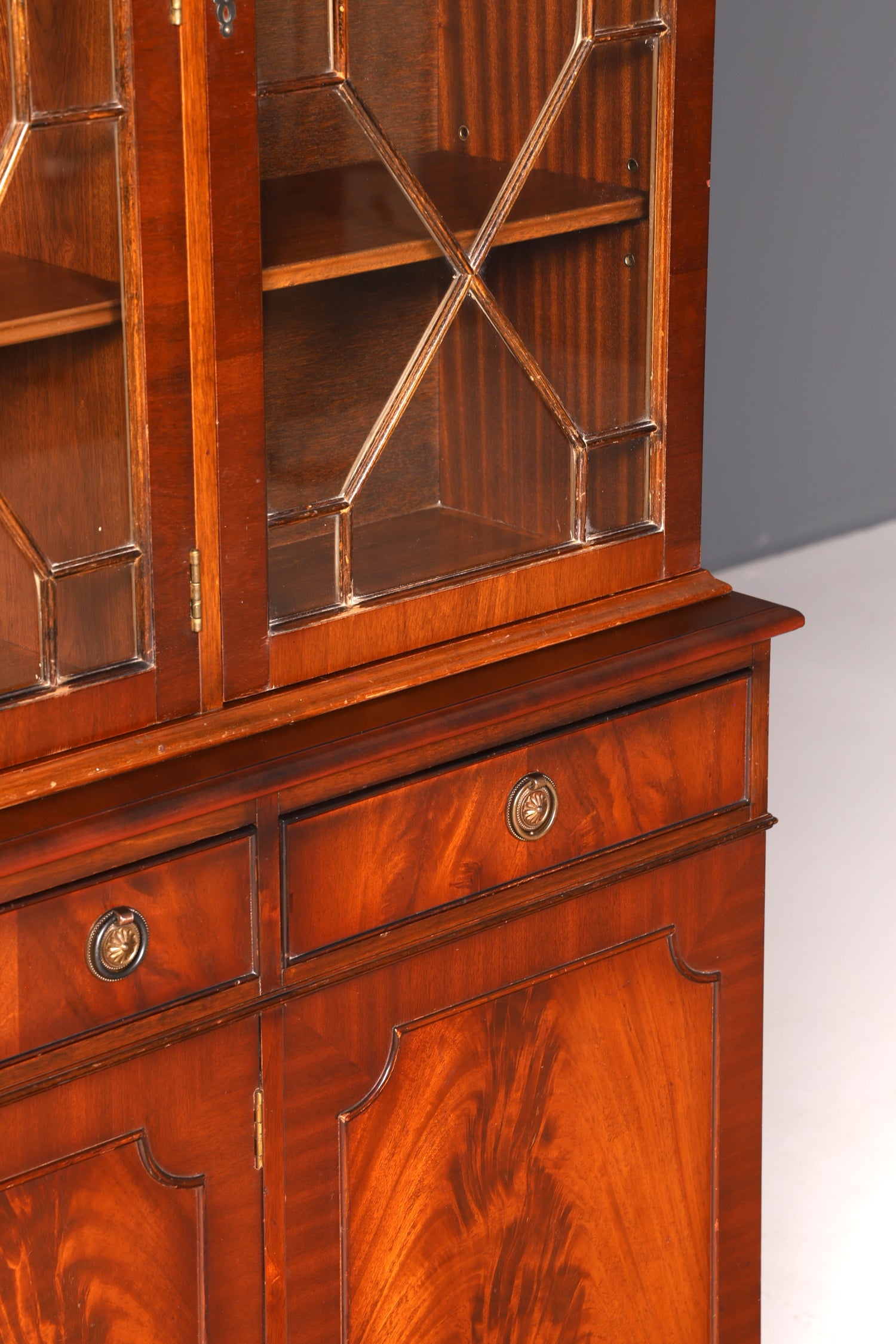 Wunderschöne Englische Vitrine Mahagoni Bibliothek Bücherschrank Buffet Schrank Antik Glasvitrine Vintage