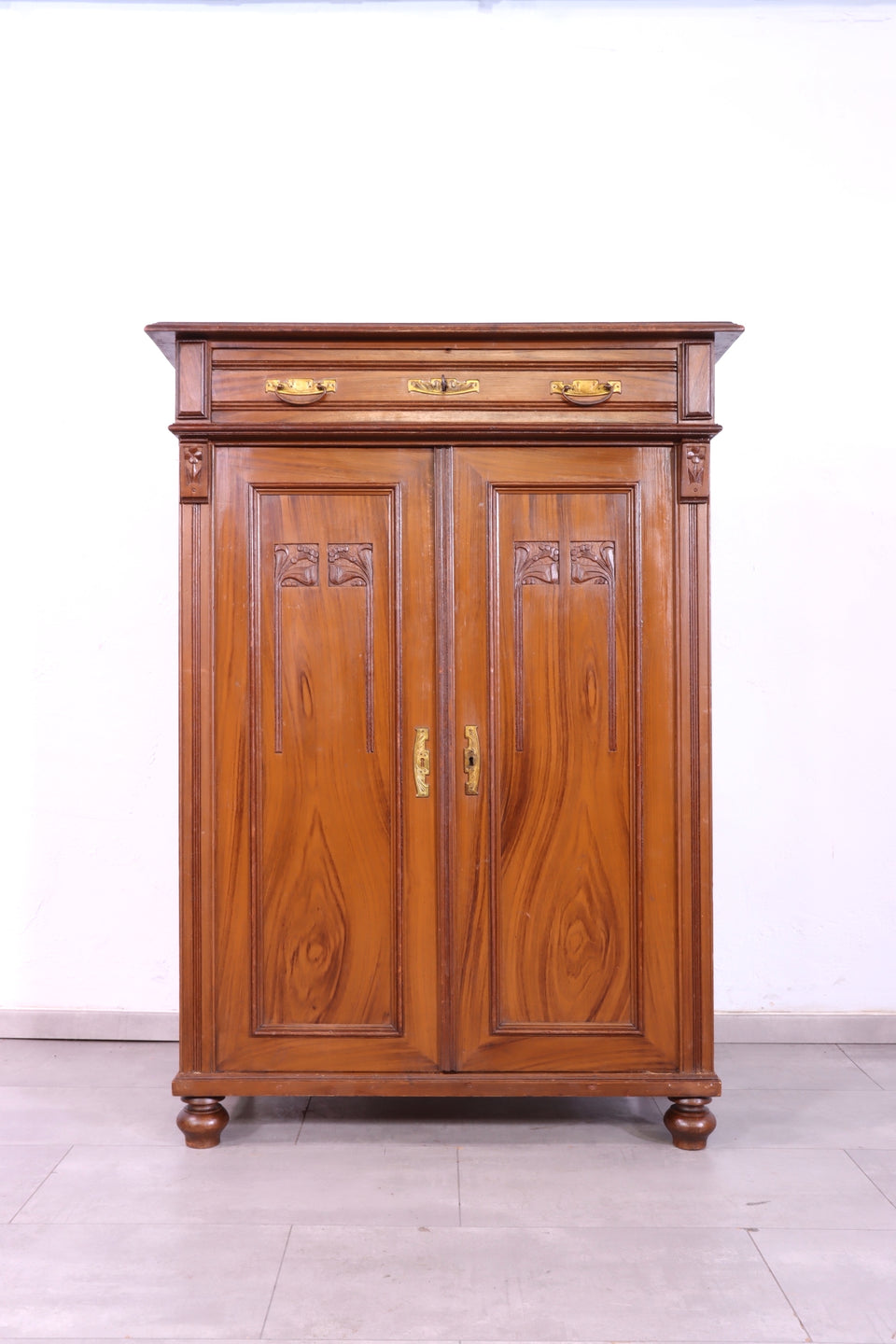 Traumhaftes Jugendstil Vertiko echt Holz Schrank Antik