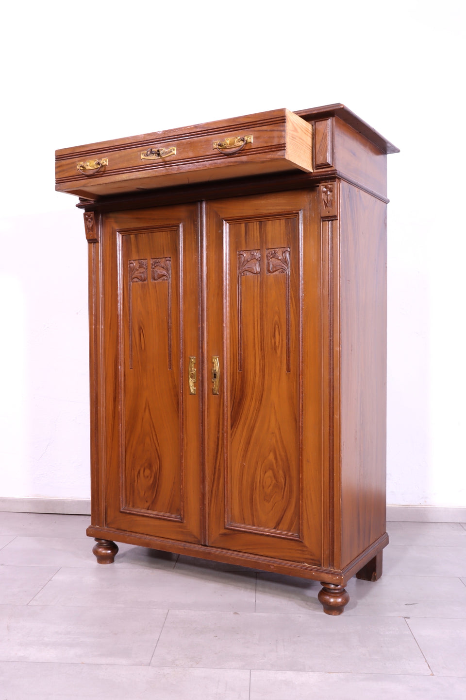 Traumhaftes Jugendstil Vertiko echt Holz Schrank Antik