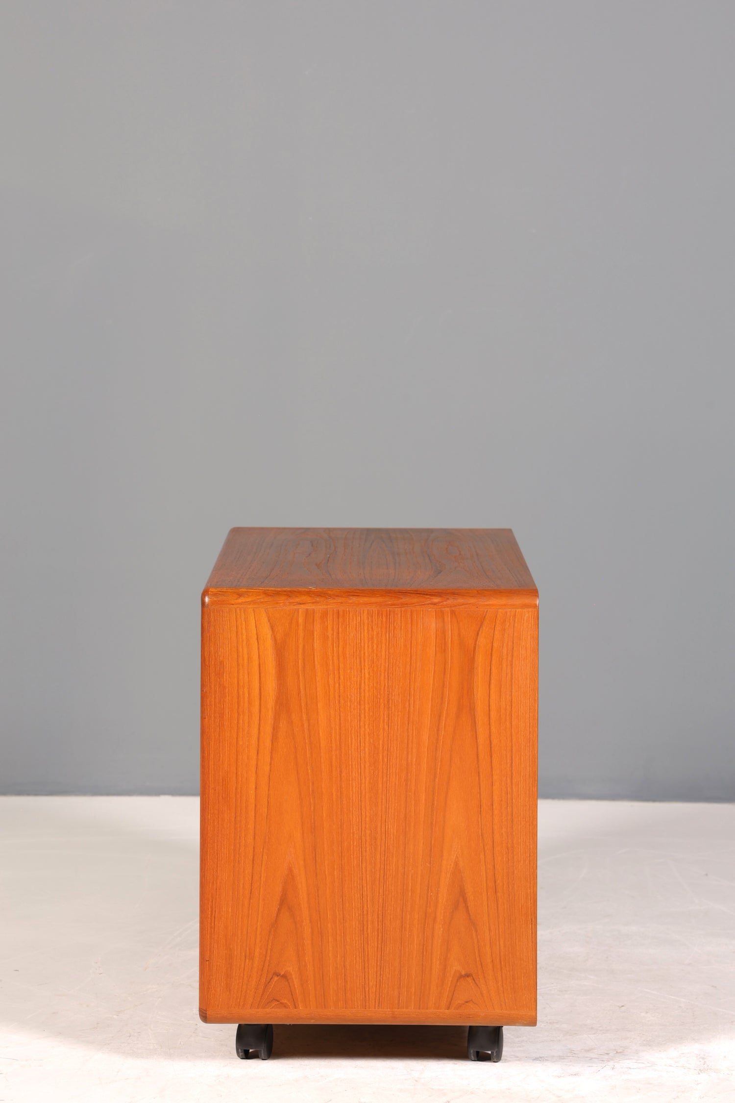 Original Mid Century &quot;Dyrlund&quot; Regal Beistelltisch Danish Design Teak Holz Regal TV Hifi Schrank 60s