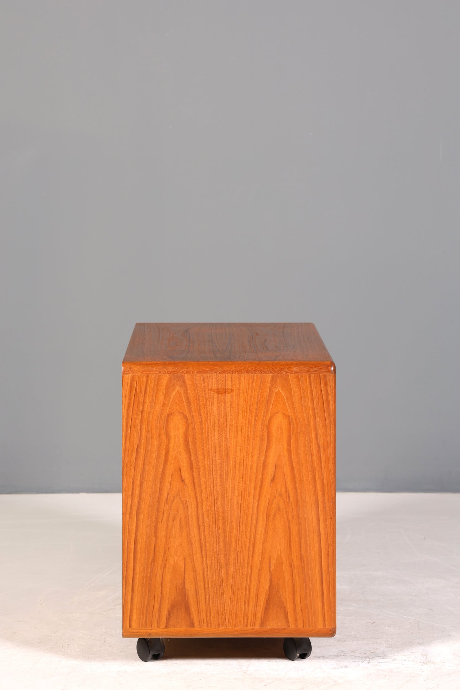 Original Mid Century &quot;Dyrlund&quot; Regal Beistelltisch Danish Design Teak Holz Regal TV Hifi Schrank 60s