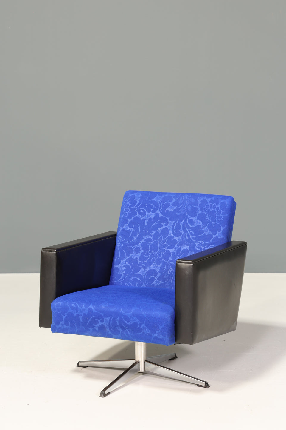 Wunderschöner Mid Century Sessel Retro Cocktail Sessel blauer drehbarer Lounge Sessel Armlehnsessel 1 von 3