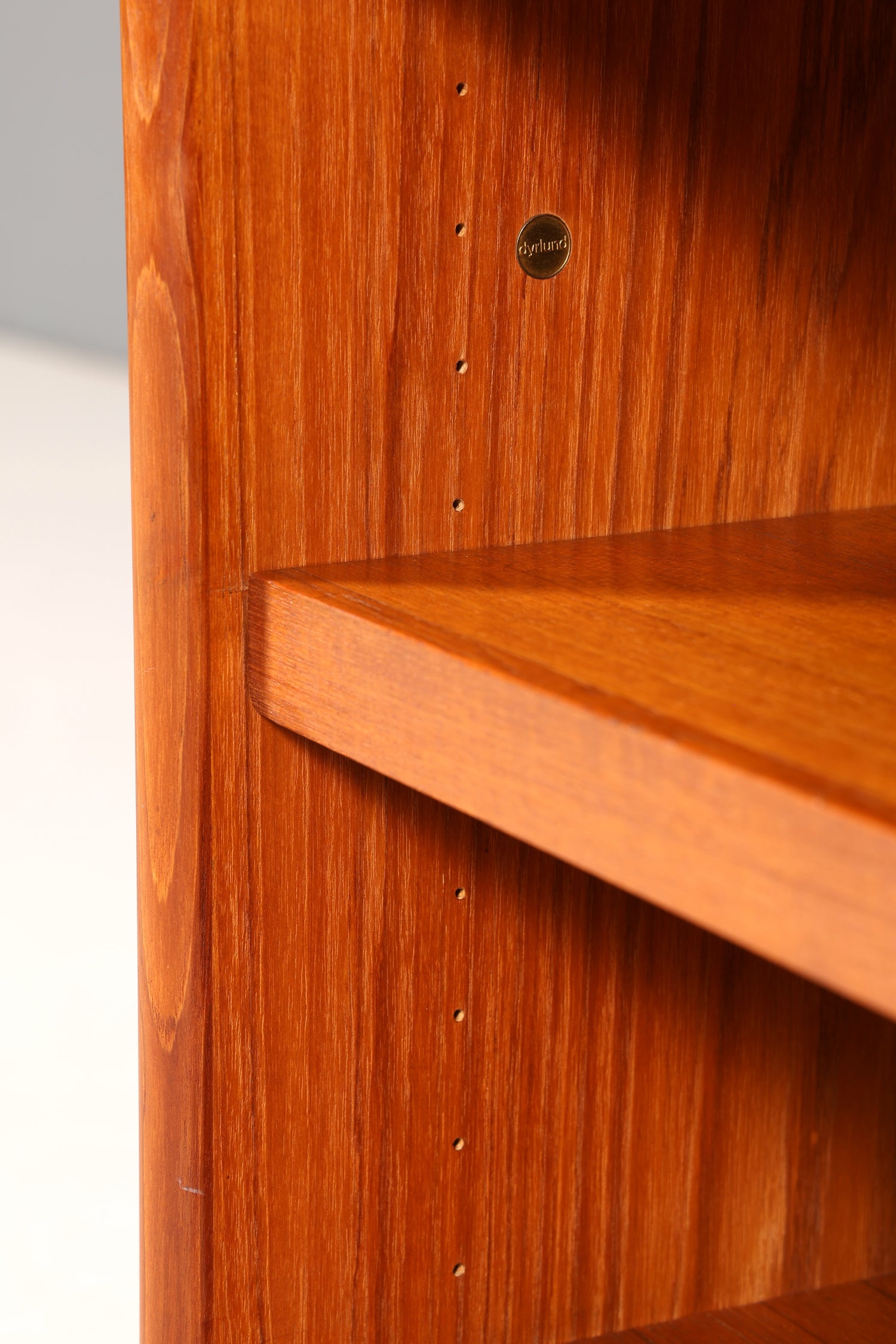 Original Mid Century &quot;Dyrlund&quot; Regal Beistelltisch Danish Design Teak Holz Regal TV Hifi Schrank 60s