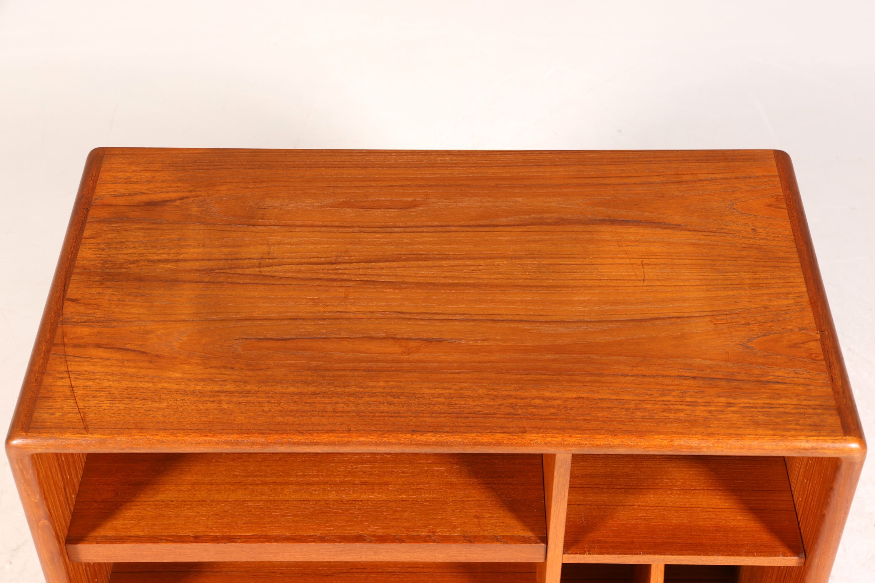 Original Mid Century &quot;Dyrlund&quot; Regal Beistelltisch Danish Design Teak Holz Regal TV Hifi Schrank 60s