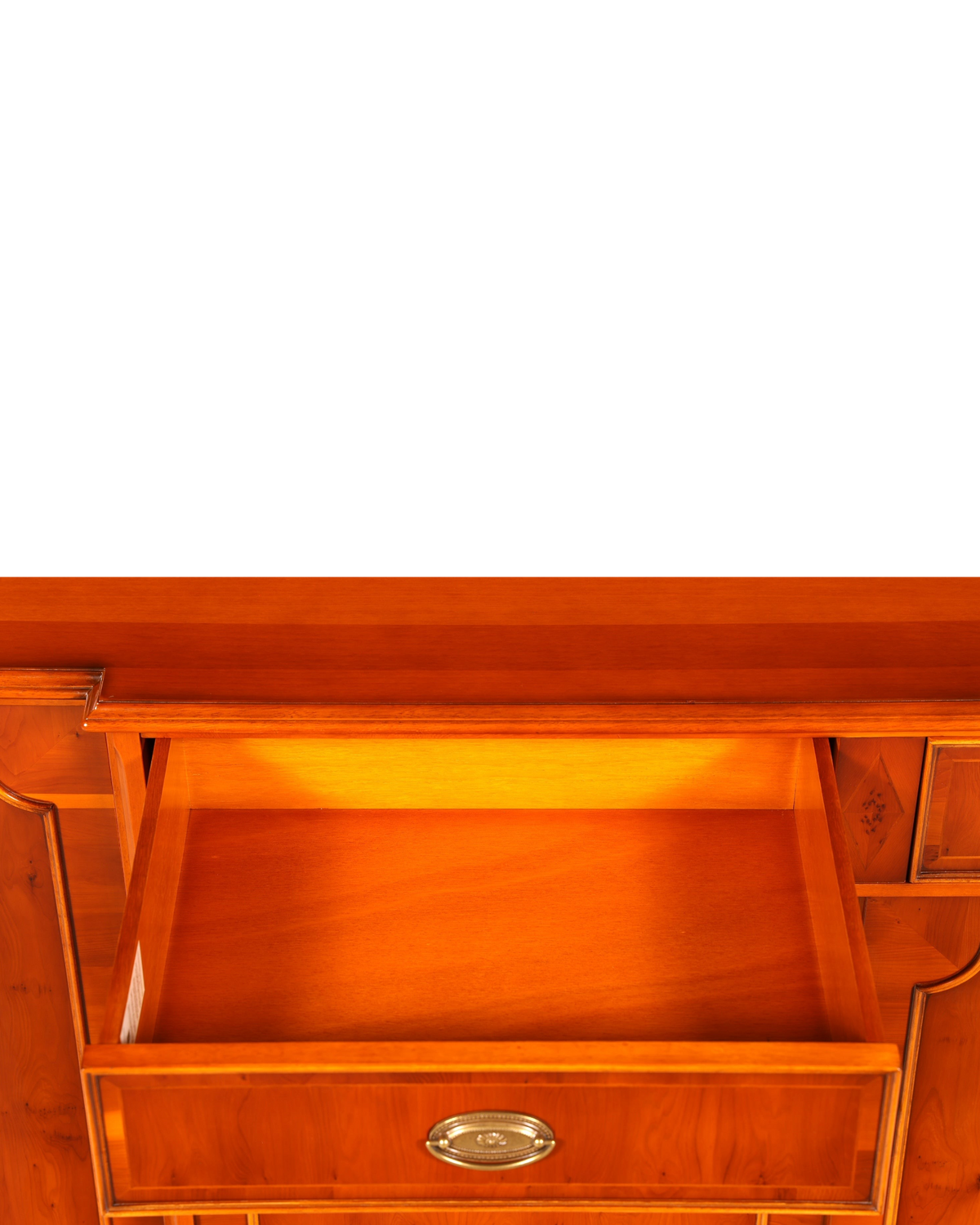 Hauptstadt Möblerei Heldense Sideboard aus Eibenholz mit offener Schublade und edlen Messingbeschlägen