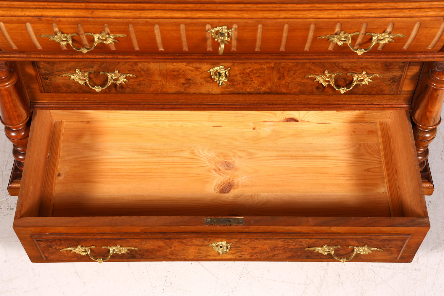 Edle Gründerzeit Kommode Louis Philippe Nussbaum Schubladen Kommode Sideboard um 1880