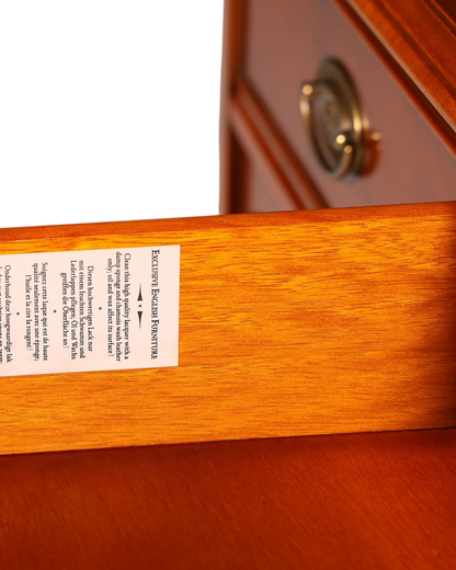 Hauptstadt Möblerei Heldense Sideboard aus Eibe mit Pflegehinweis-Aufkleber im Schubladeninneren