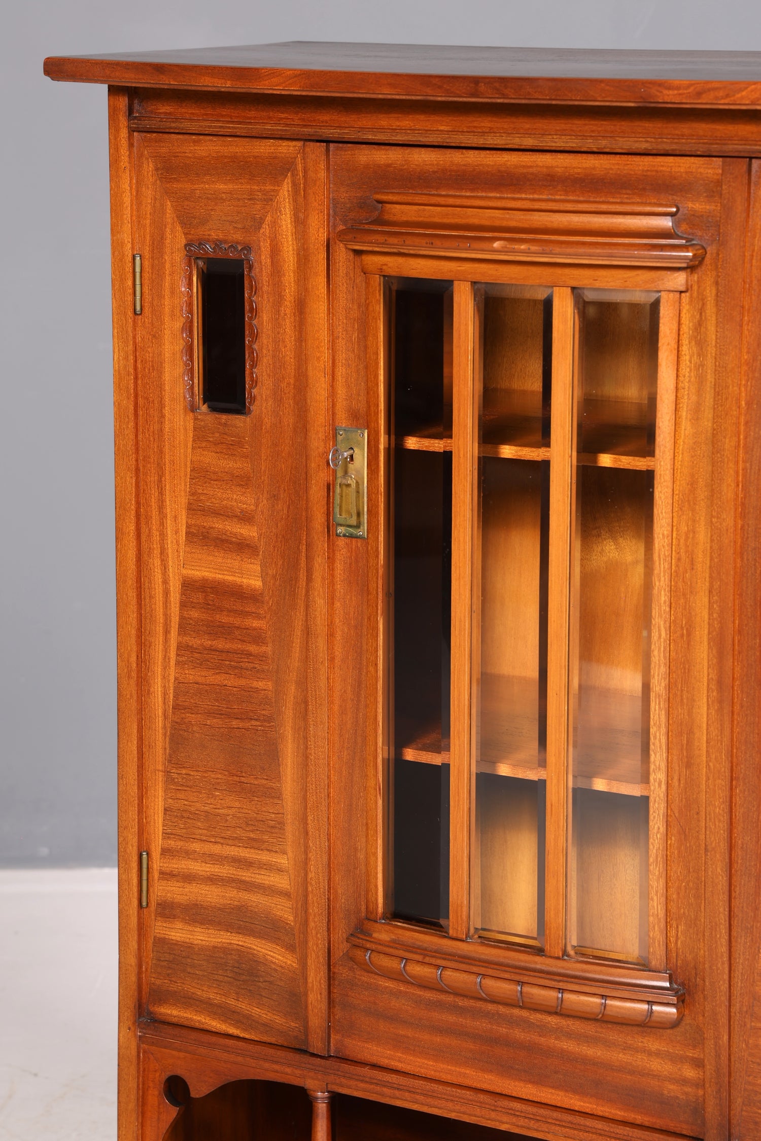 Traumhafte Jugendstil Vitrine Eiche Antik Holz Bücherschrank Schrank Geschirrschrank Glasvitrine Vintage