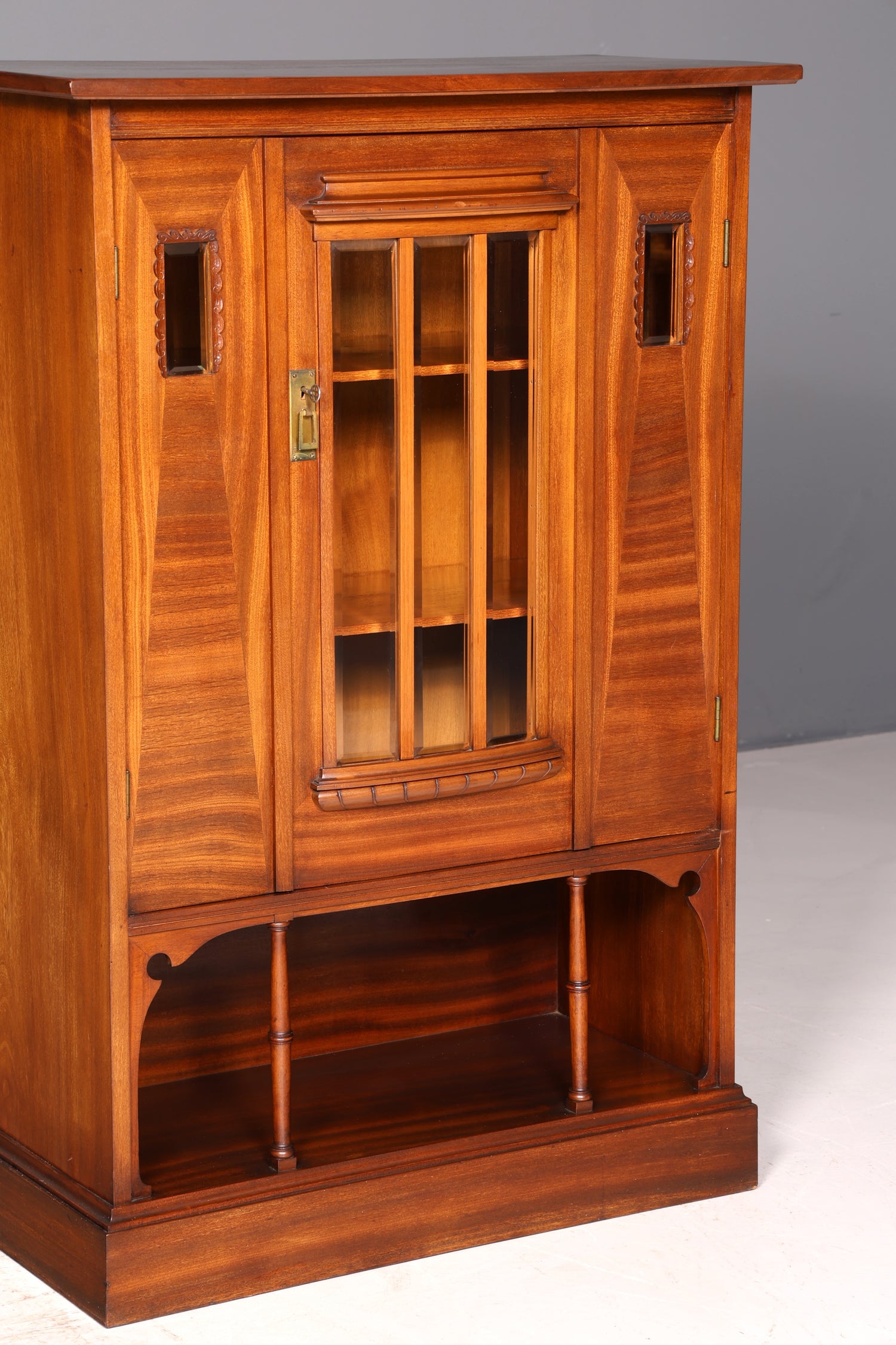 Traumhafte Jugendstil Vitrine Eiche Antik Holz Bücherschrank Schrank Geschirrschrank Glasvitrine Vintage