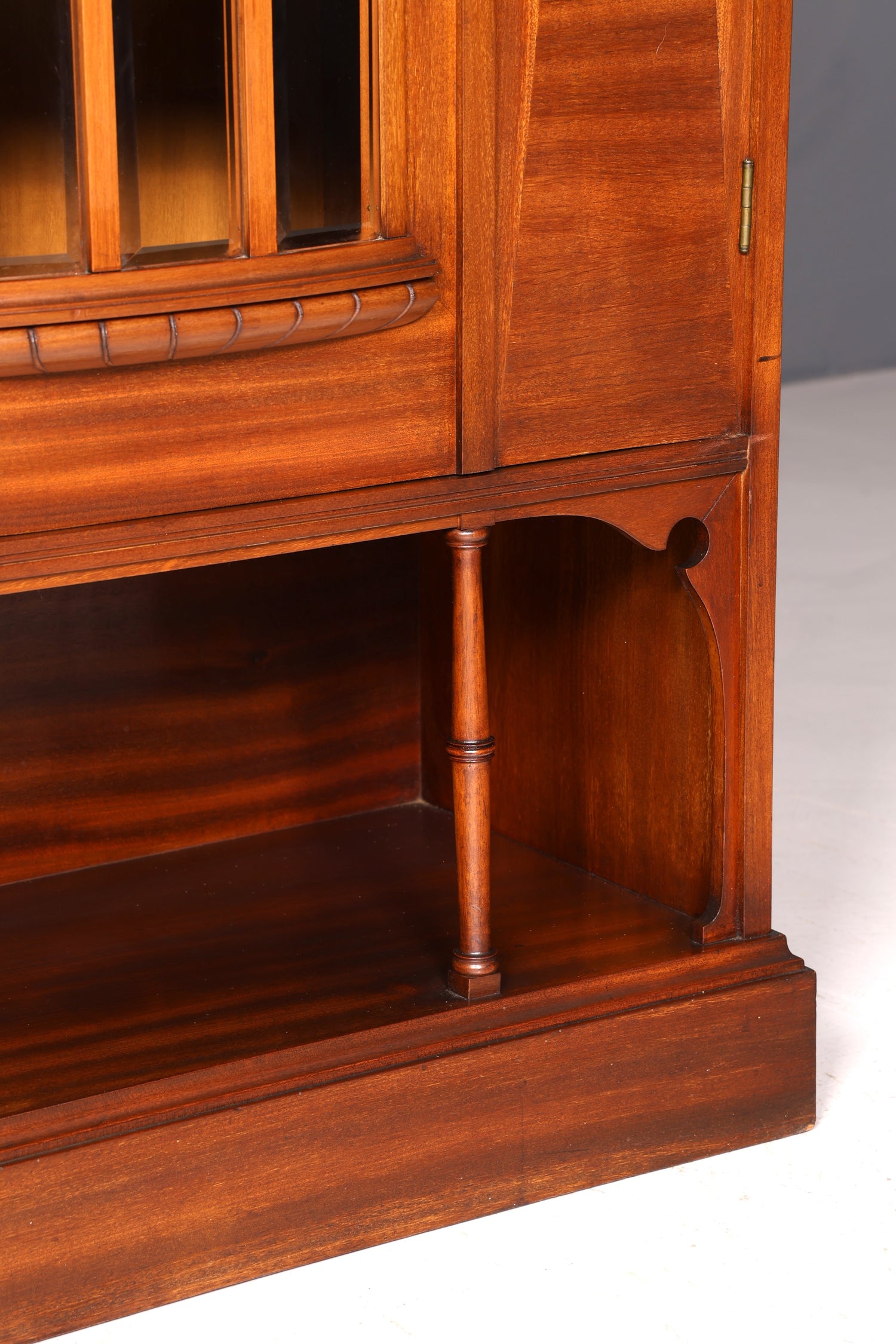 Traumhafte Jugendstil Vitrine Eiche Antik Holz Bücherschrank Schrank Geschirrschrank Glasvitrine Vintage