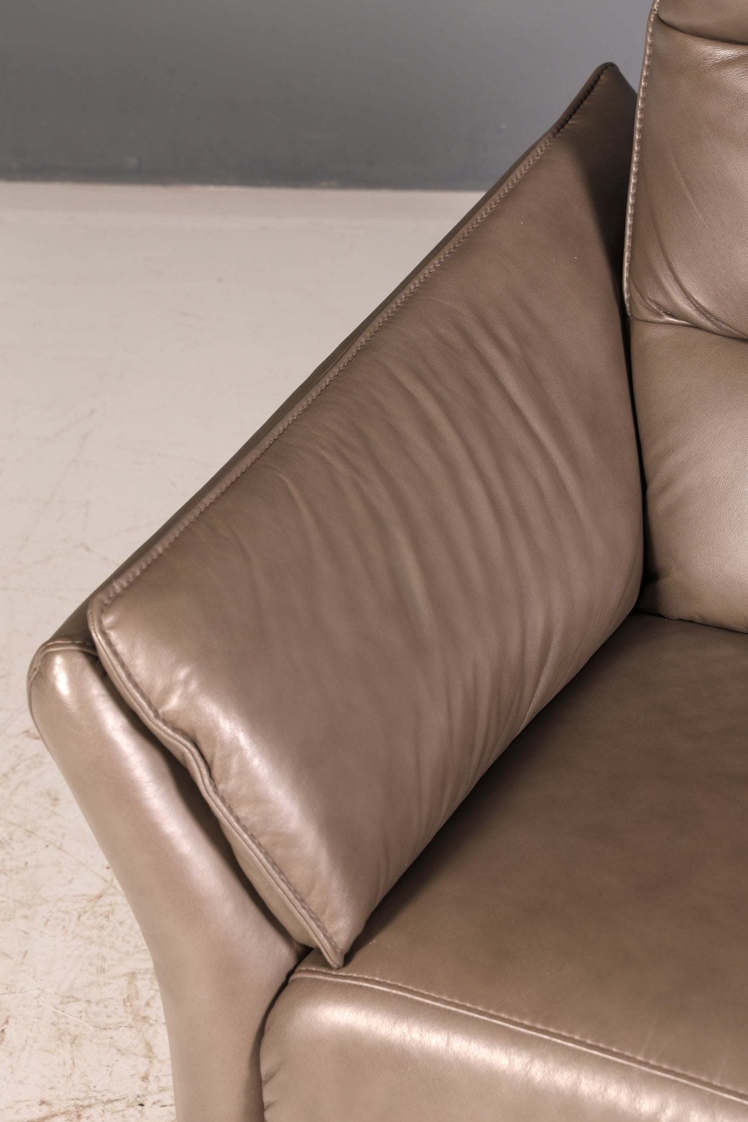 Wunderschöner Moderner Ledersessel Taupe Echt Leder Relaxsessel Loungesessel Polstersessel Armlehnsessel Vintage