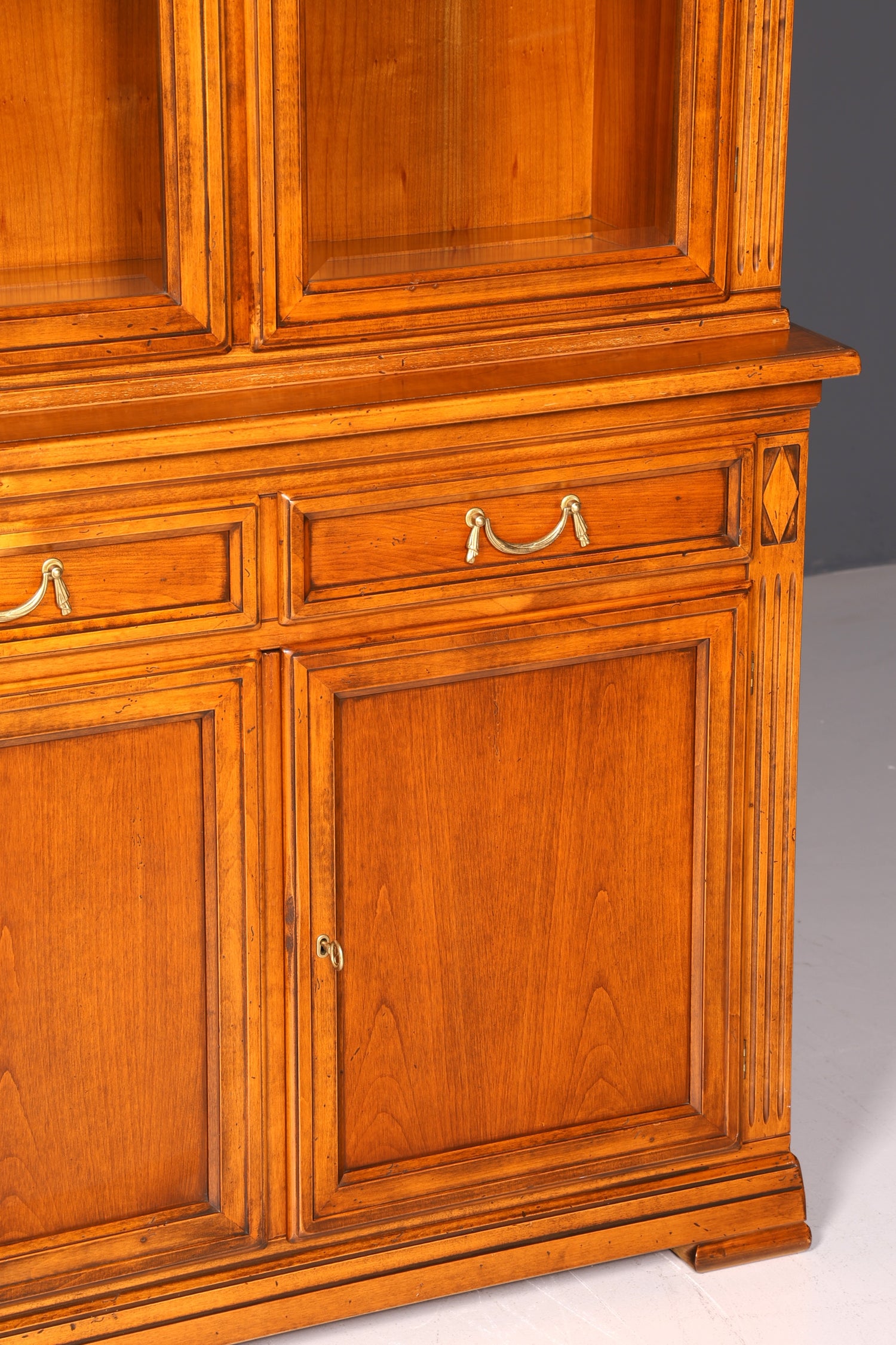 Traumhafte Original Selva Vitrine Antik Stil Massivholz Buffet Villa Borghese Schrank Bibliothek