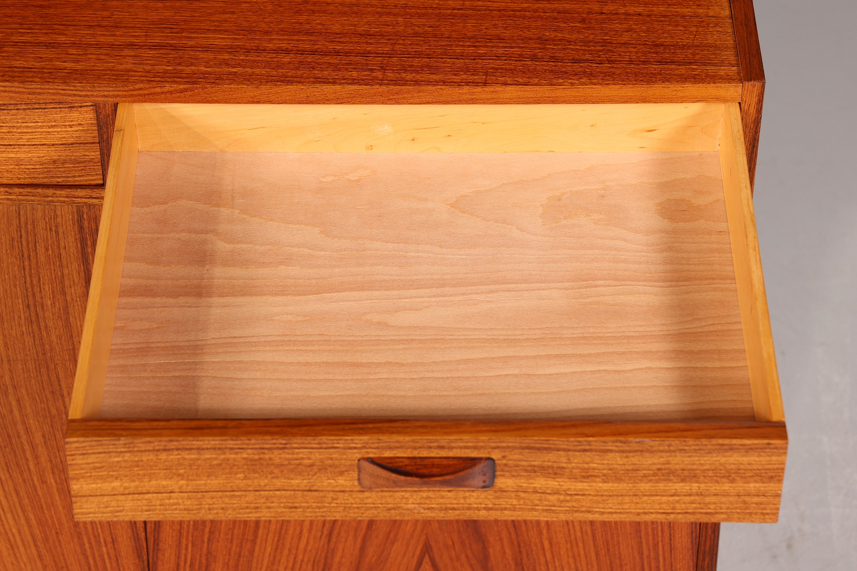 Traumhaftes Mid Century Regal echt Holz Schrank Danish Design Retro Kommode Vintage Bücherregal 60er Jahre 1 von 3