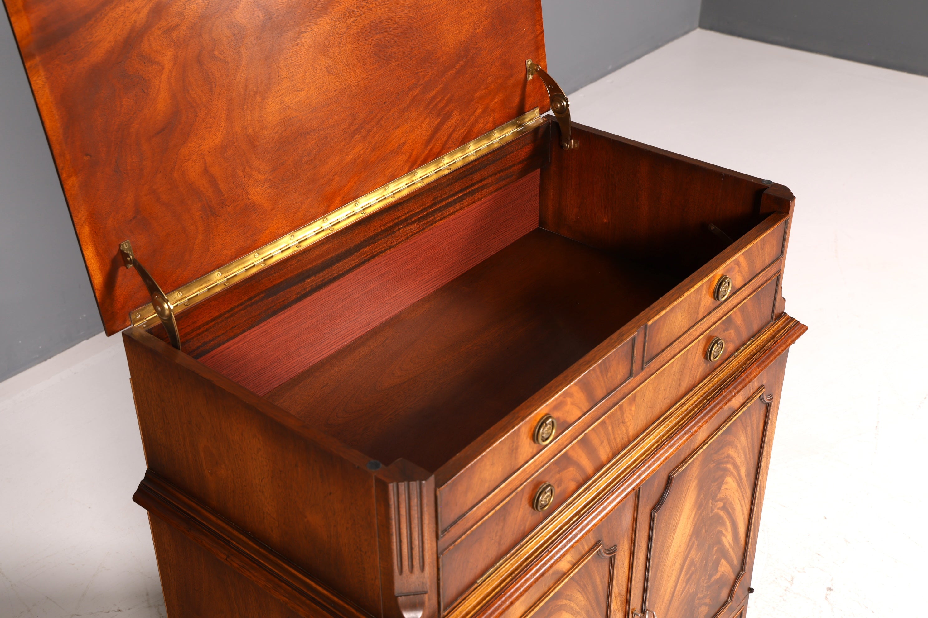 Wunderschöner Englischer Schrank Mahagoni Antik Anrichte Hifi Schrank Kommode Vintage