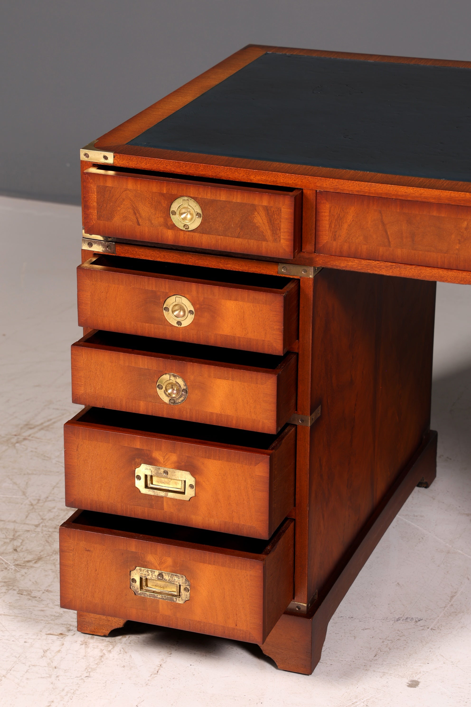 Edler Maritimer Schreibtisch Englischer Military Chest Bürotisch Office Table Echt Lederauflage Antik Vintage