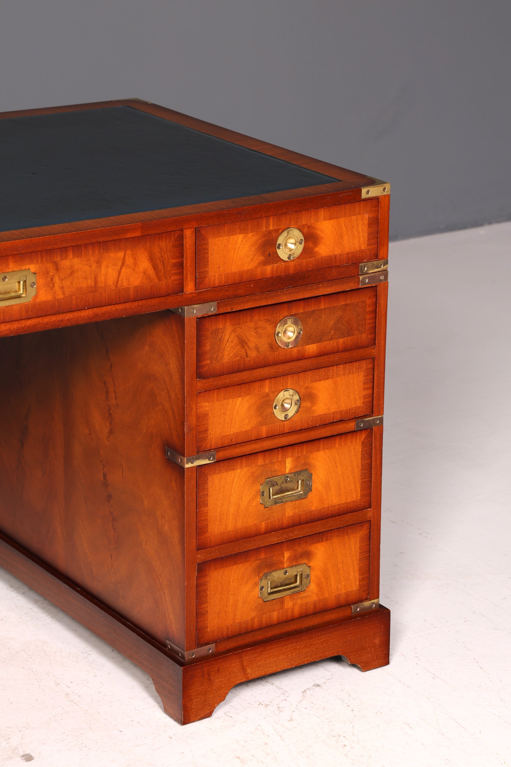 Edler Maritimer Schreibtisch Englischer Military Chest Bürotisch Office Table Echt Lederauflage Antik Vintage