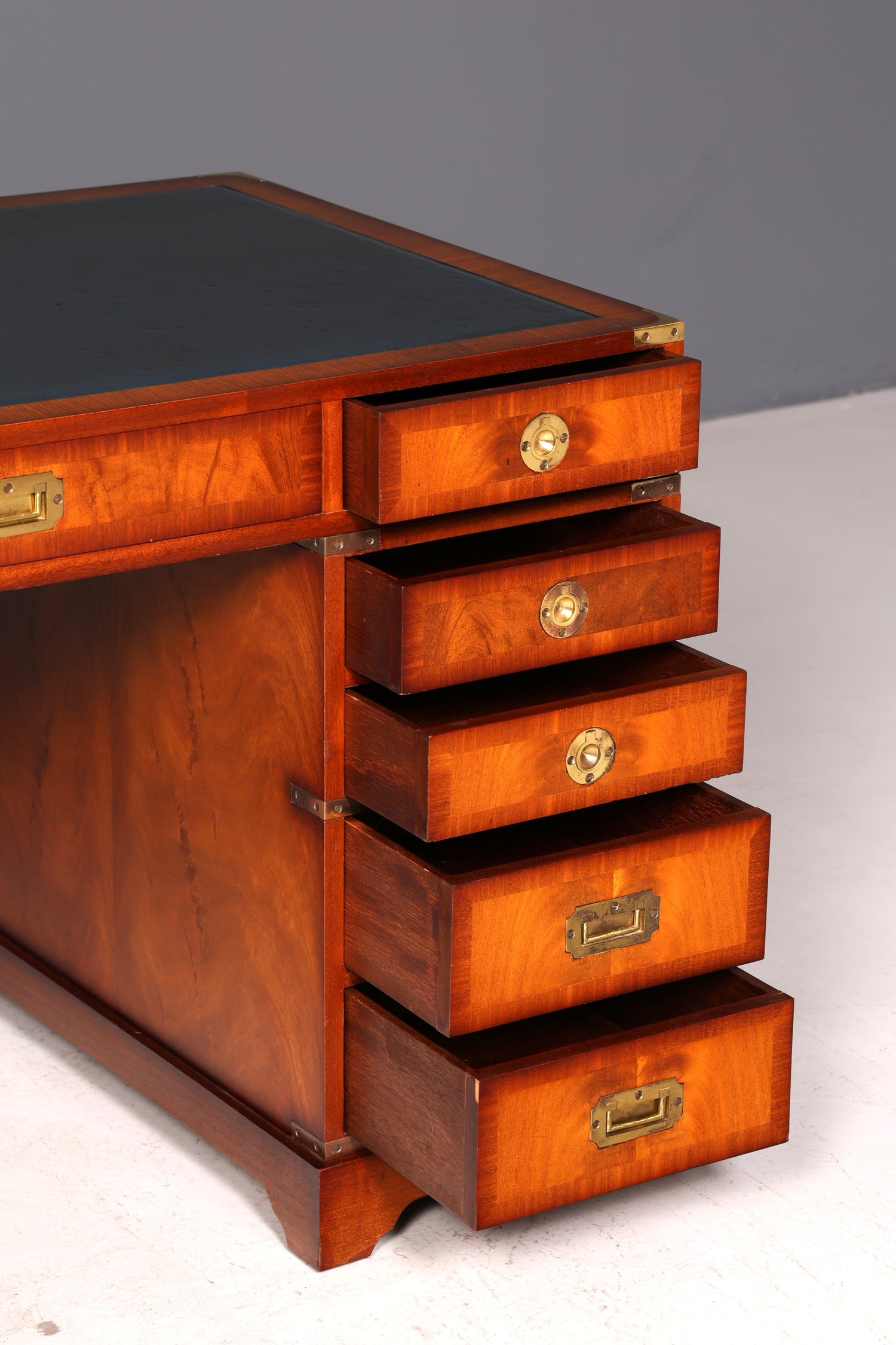 Edler Maritimer Schreibtisch Englischer Military Chest Bürotisch Office Table Echt Lederauflage Antik Vintage