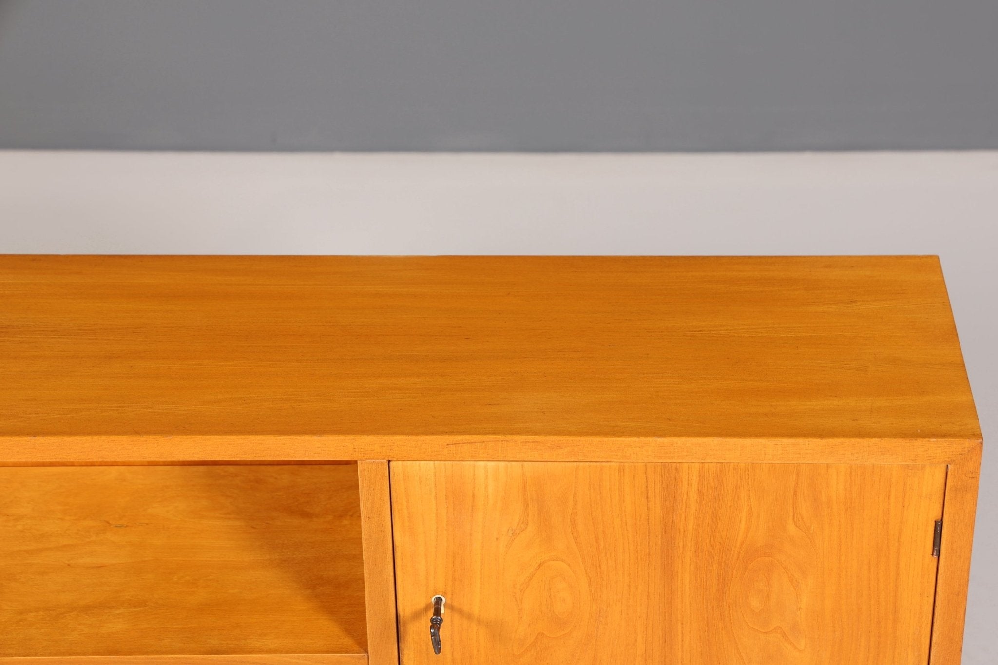 Wunderschönes Mid Century Sideboard Vintage TV Schrank Retro Regal Bücherregal 60s