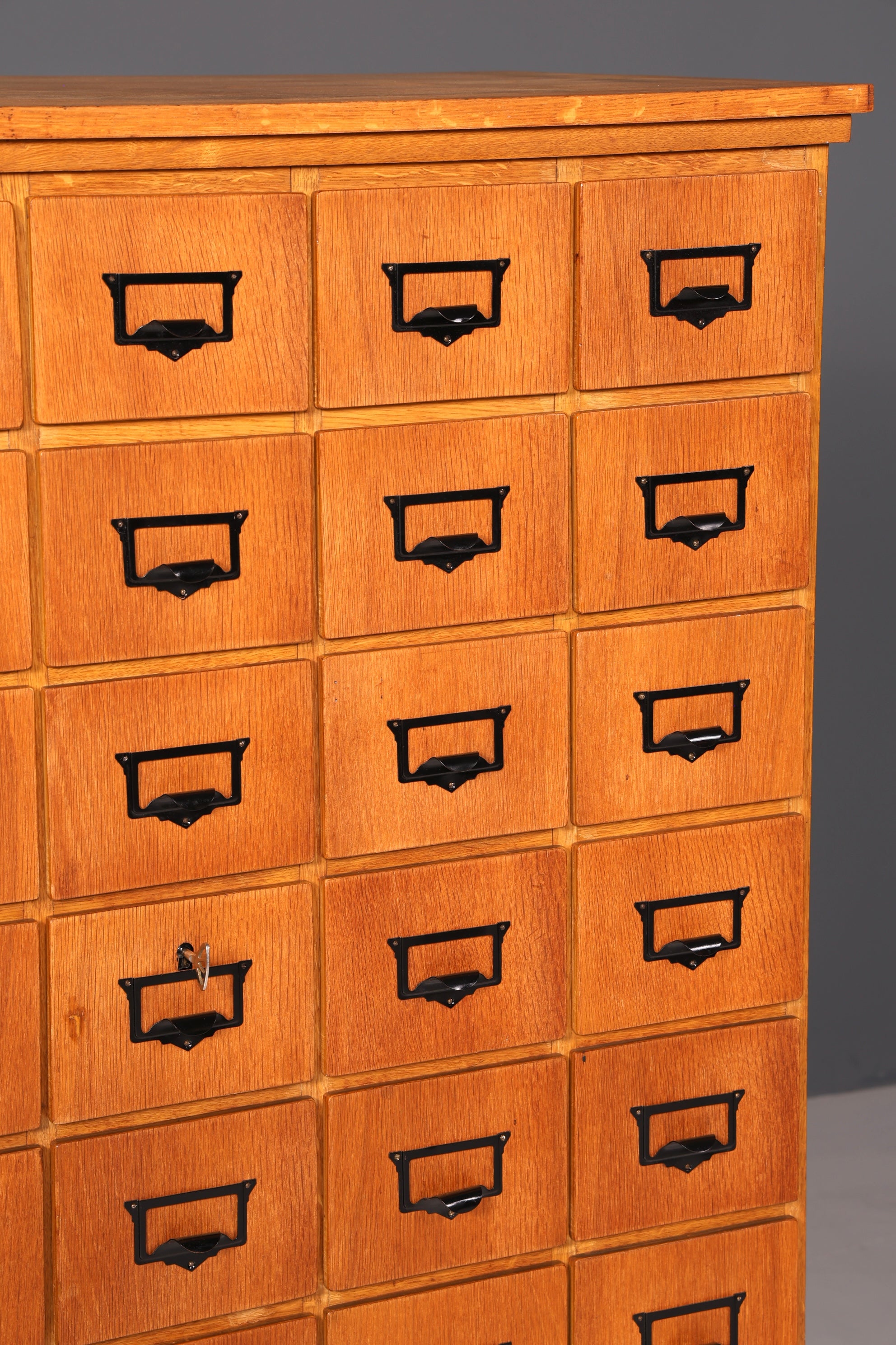 G245 Finish Wunderschöne Mid Century Kommode Vintage Bauhaus Apotheker Schrank Retro Schubladenkommode (Kopie)