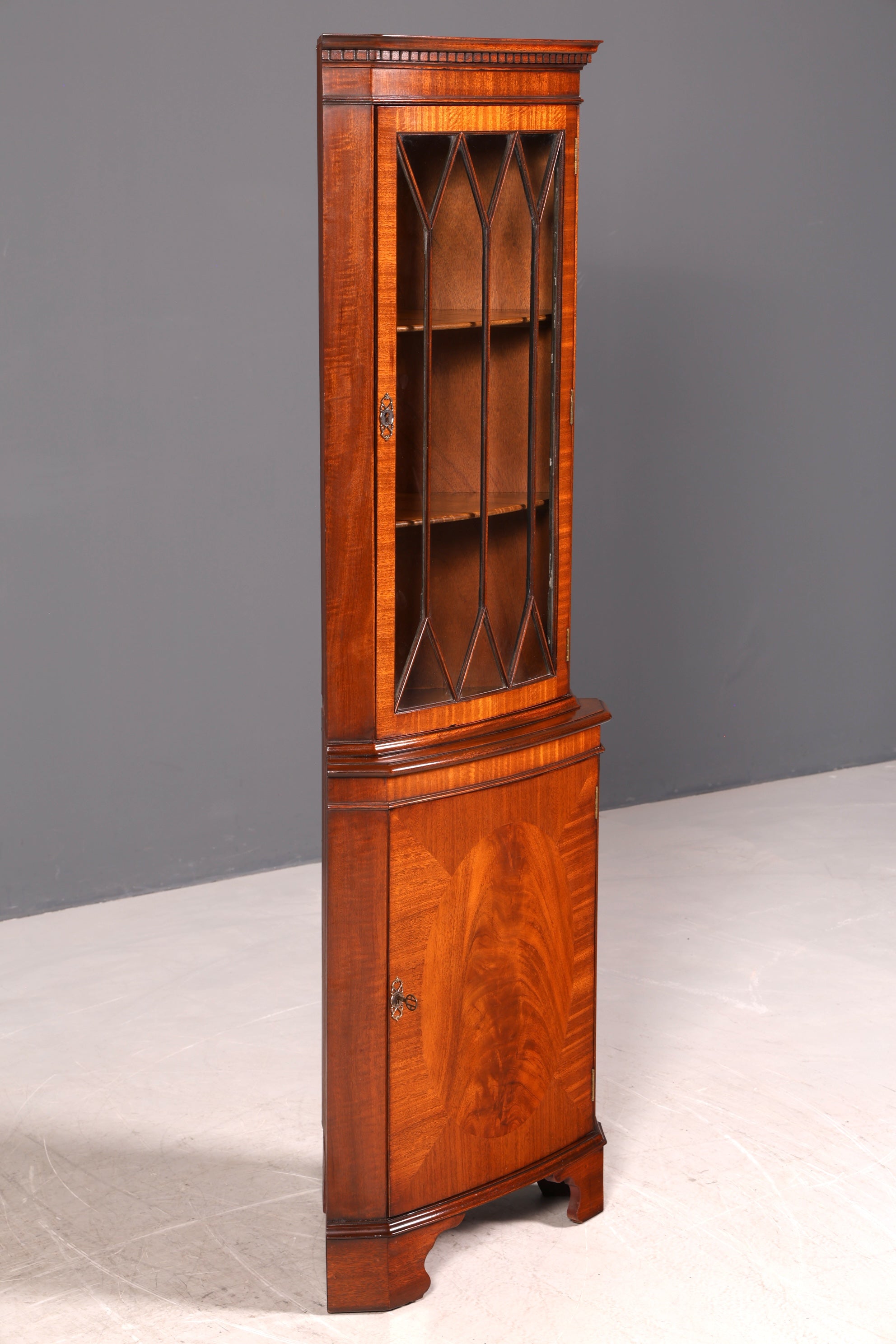 G248 Finish Wunderschöne Englische Eckvitrine Mahagoni Antik 60s echt Holz Schrank Eckschrank Glasvitrine (Kopie)