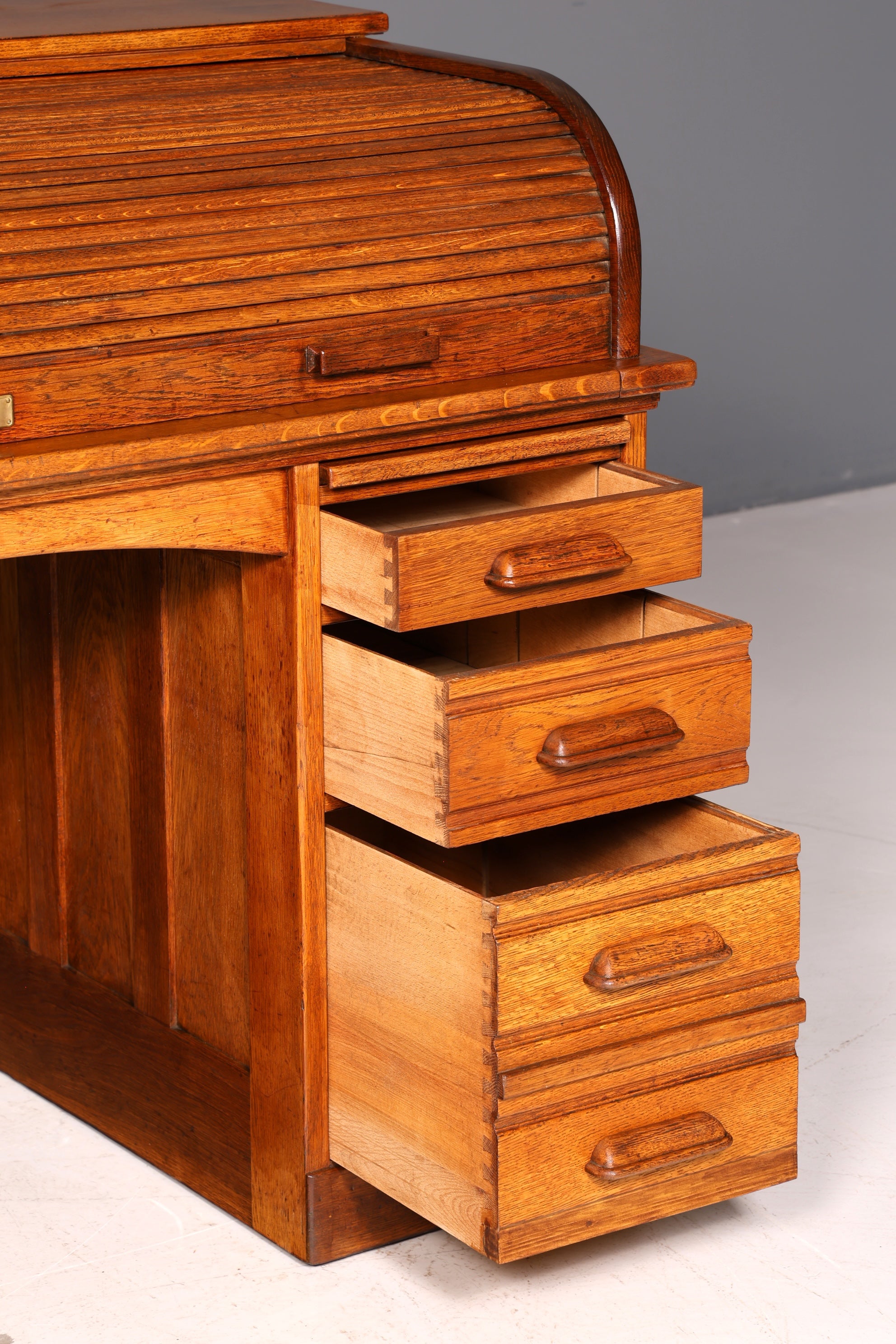 Wunderschöner Sekretär im Bauhaus Stil Rollladen Sekretär Art Deco Schreibtisch Office Table Vintage